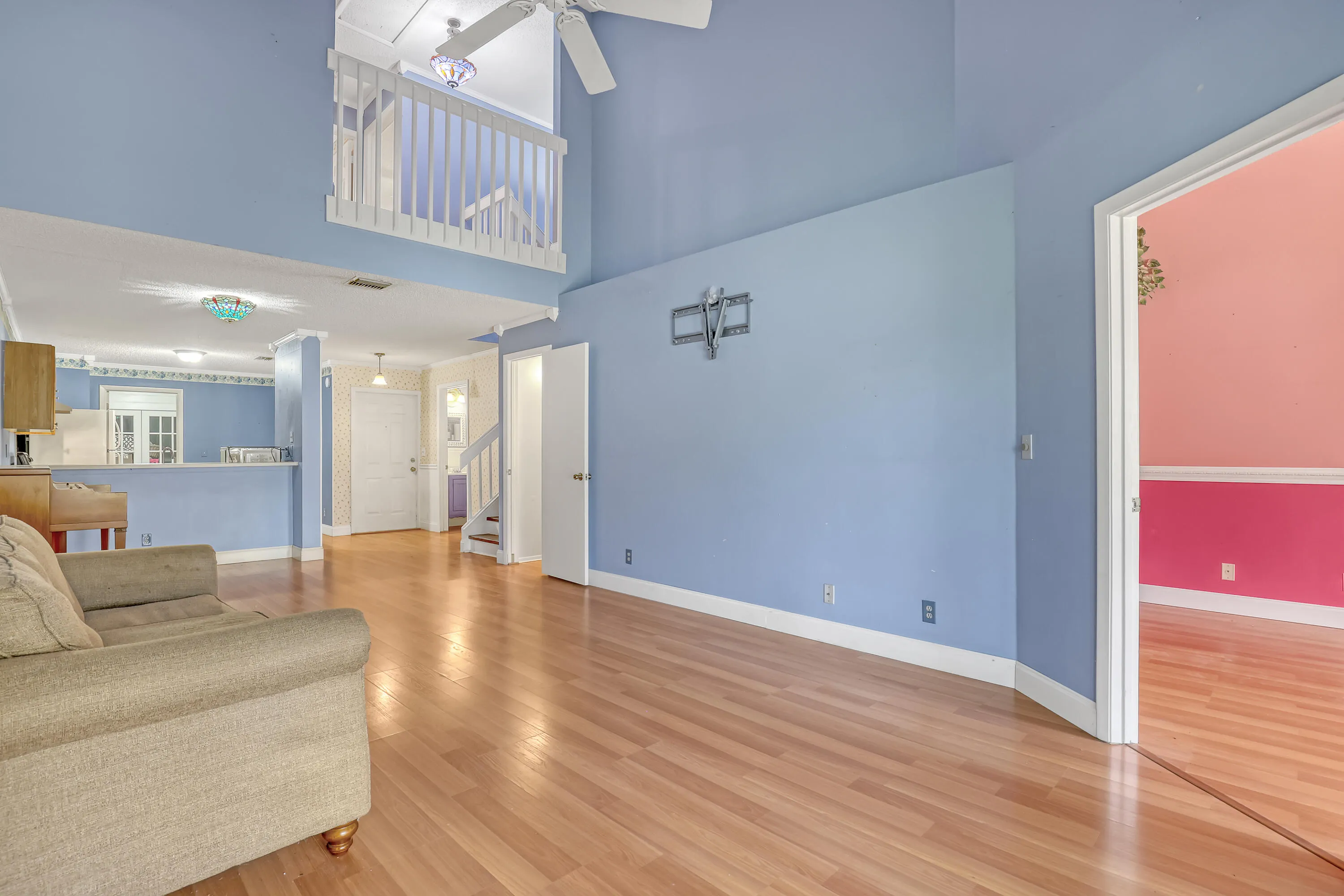 2103 MAPLEWOOD Drive