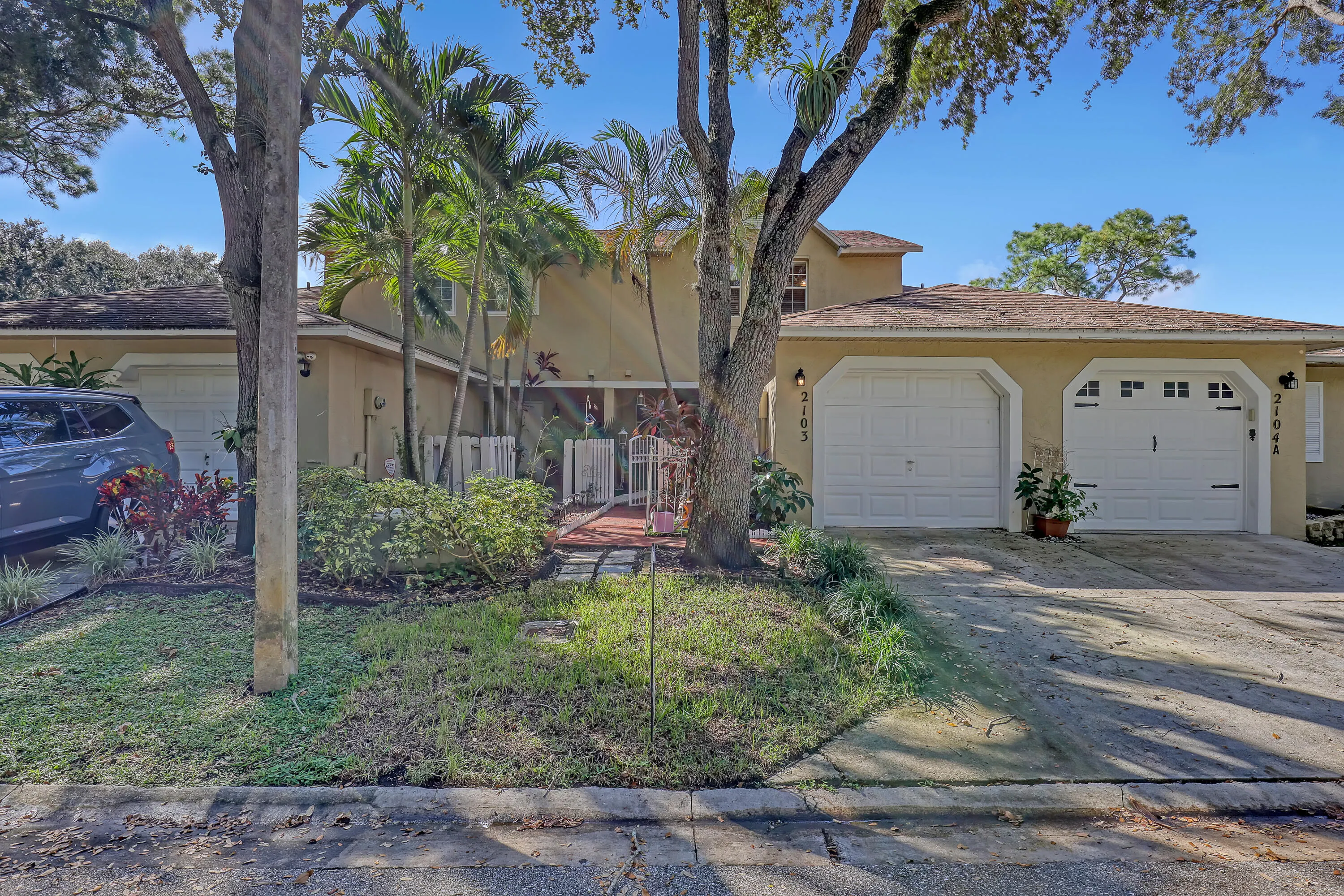 2103 MAPLEWOOD Drive