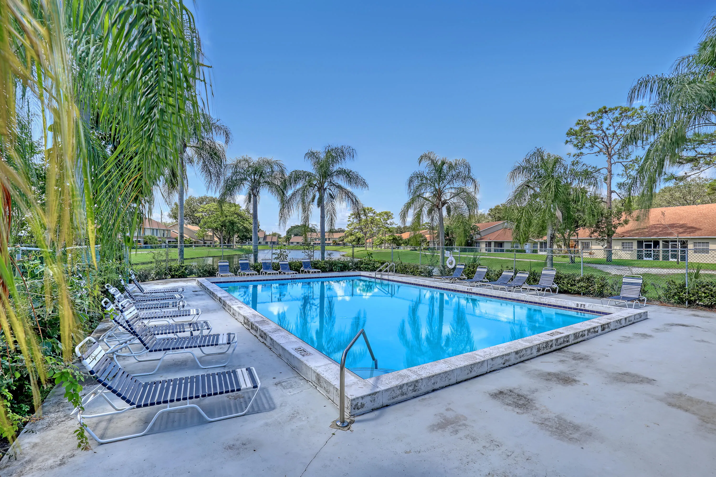 2103 MAPLEWOOD Drive