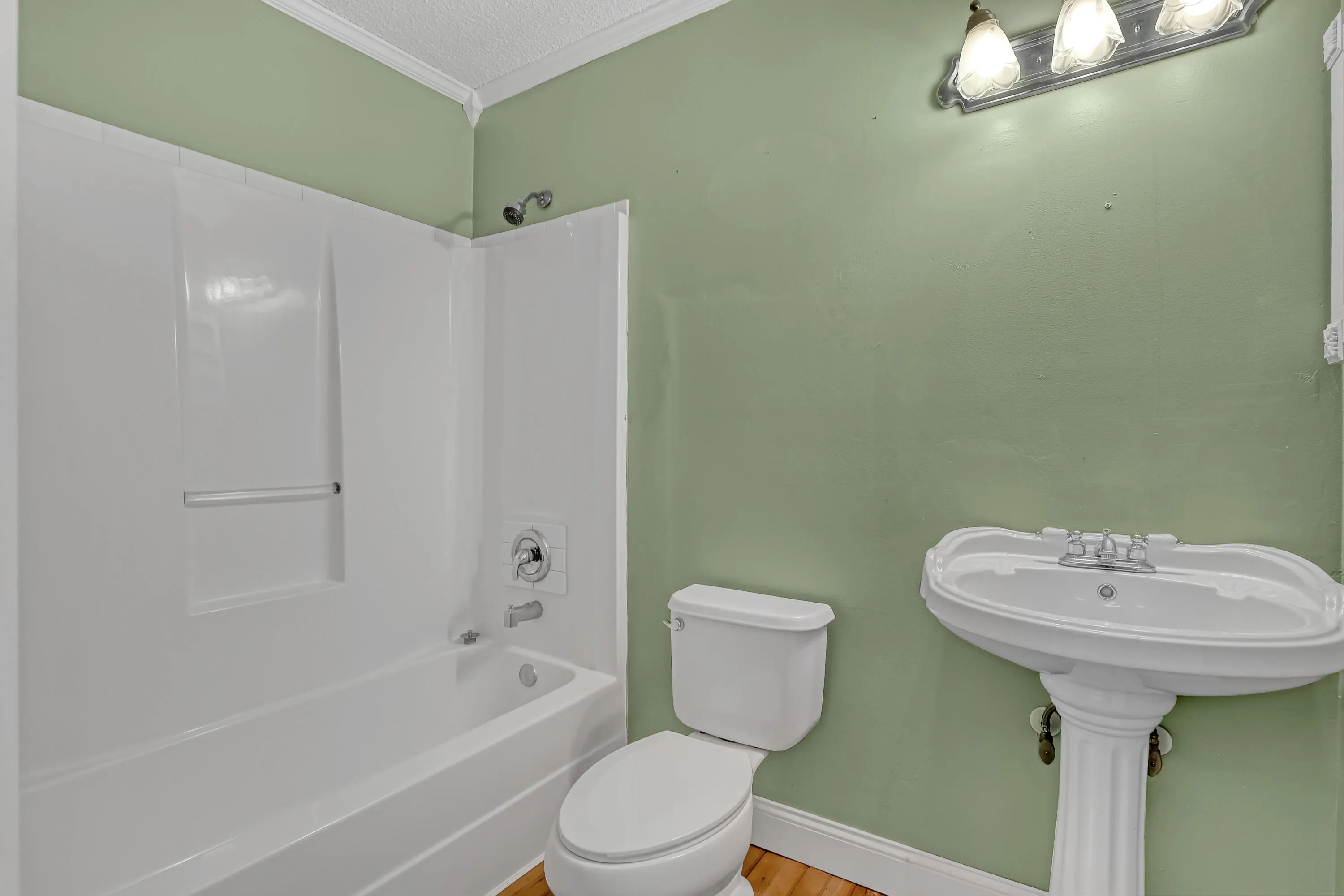 2103 MAPLEWOOD Drive