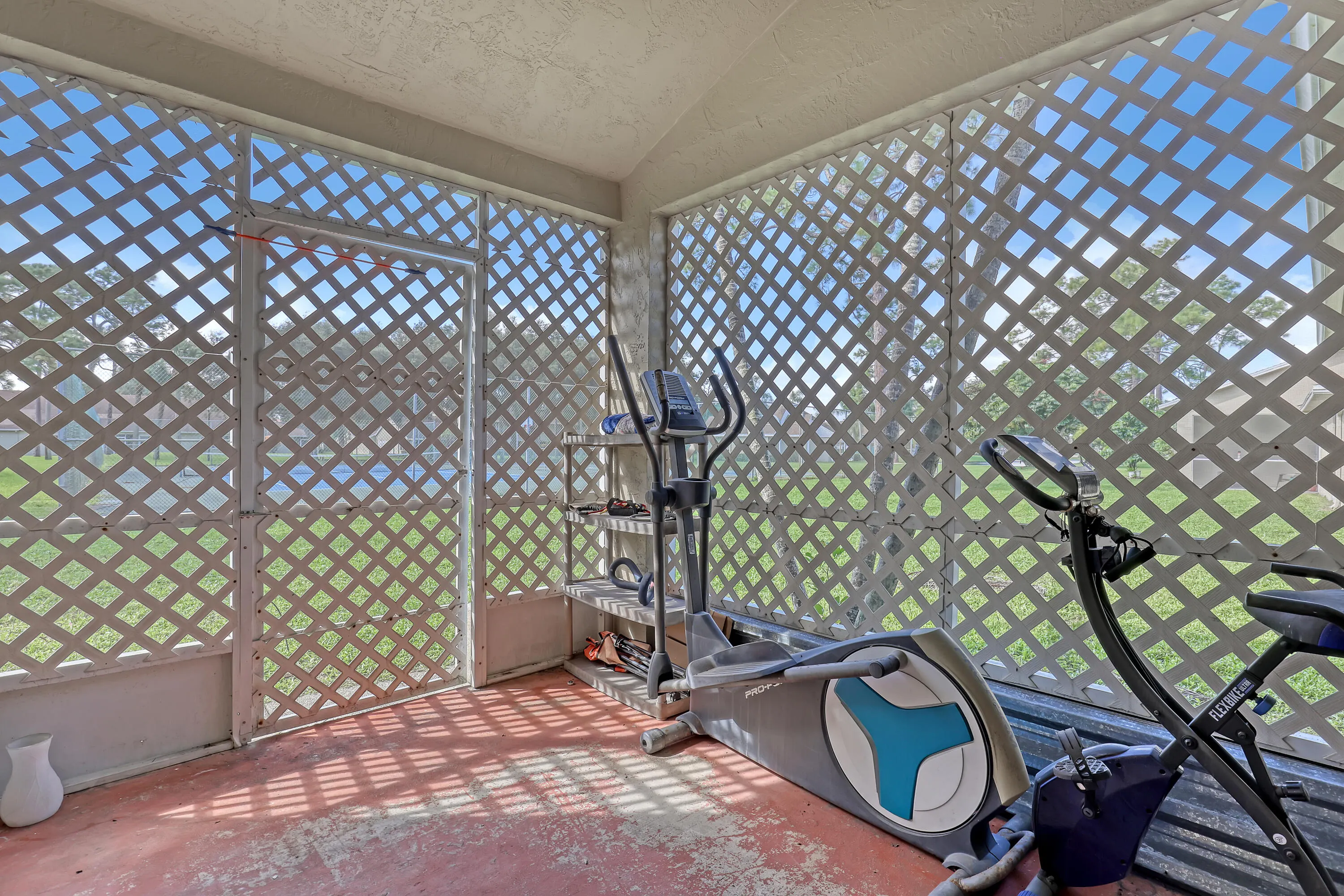2103 MAPLEWOOD Drive