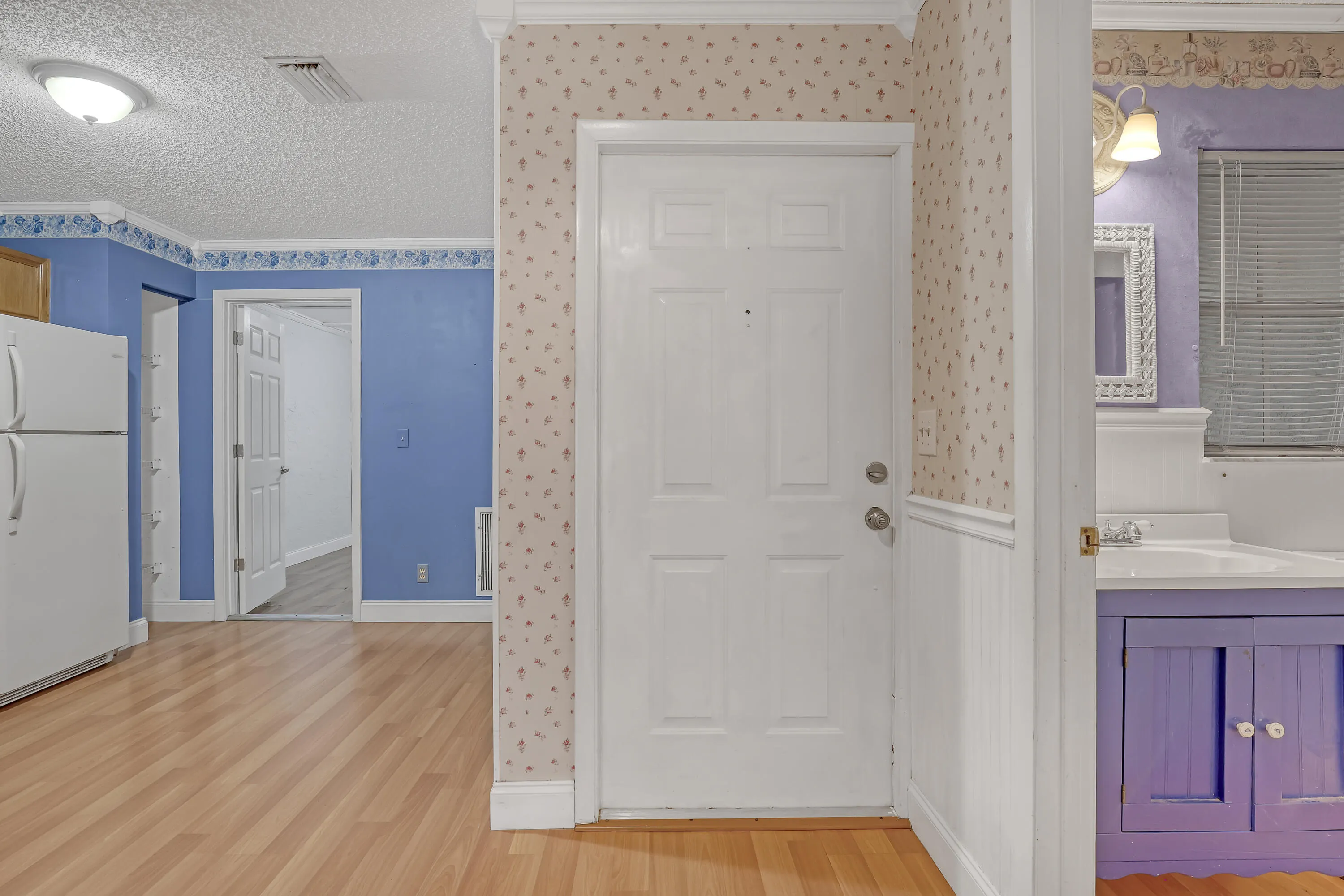 2103 MAPLEWOOD Drive