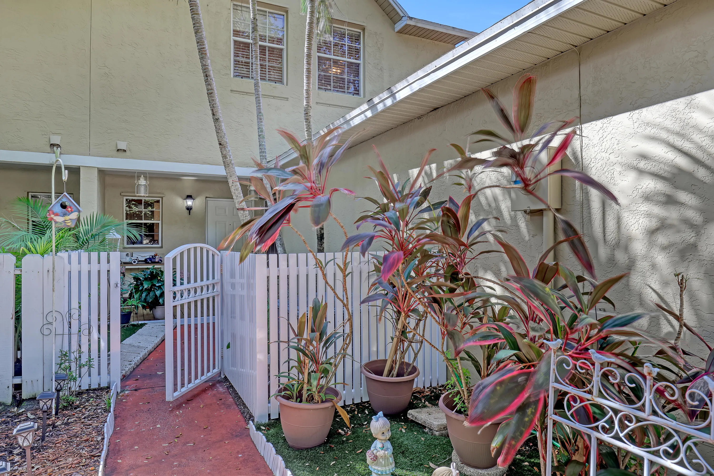 2103 MAPLEWOOD Drive