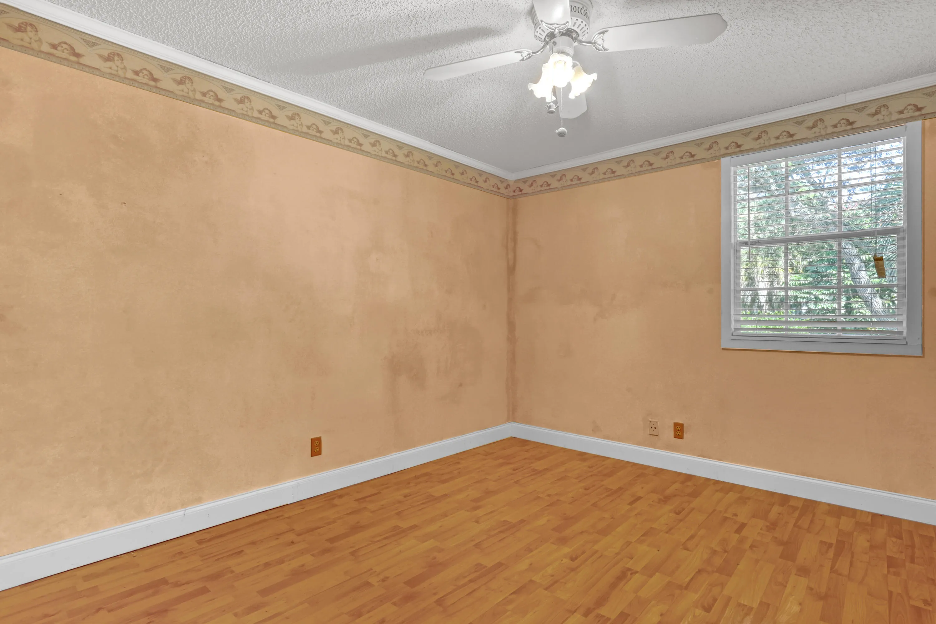 2103 MAPLEWOOD Drive