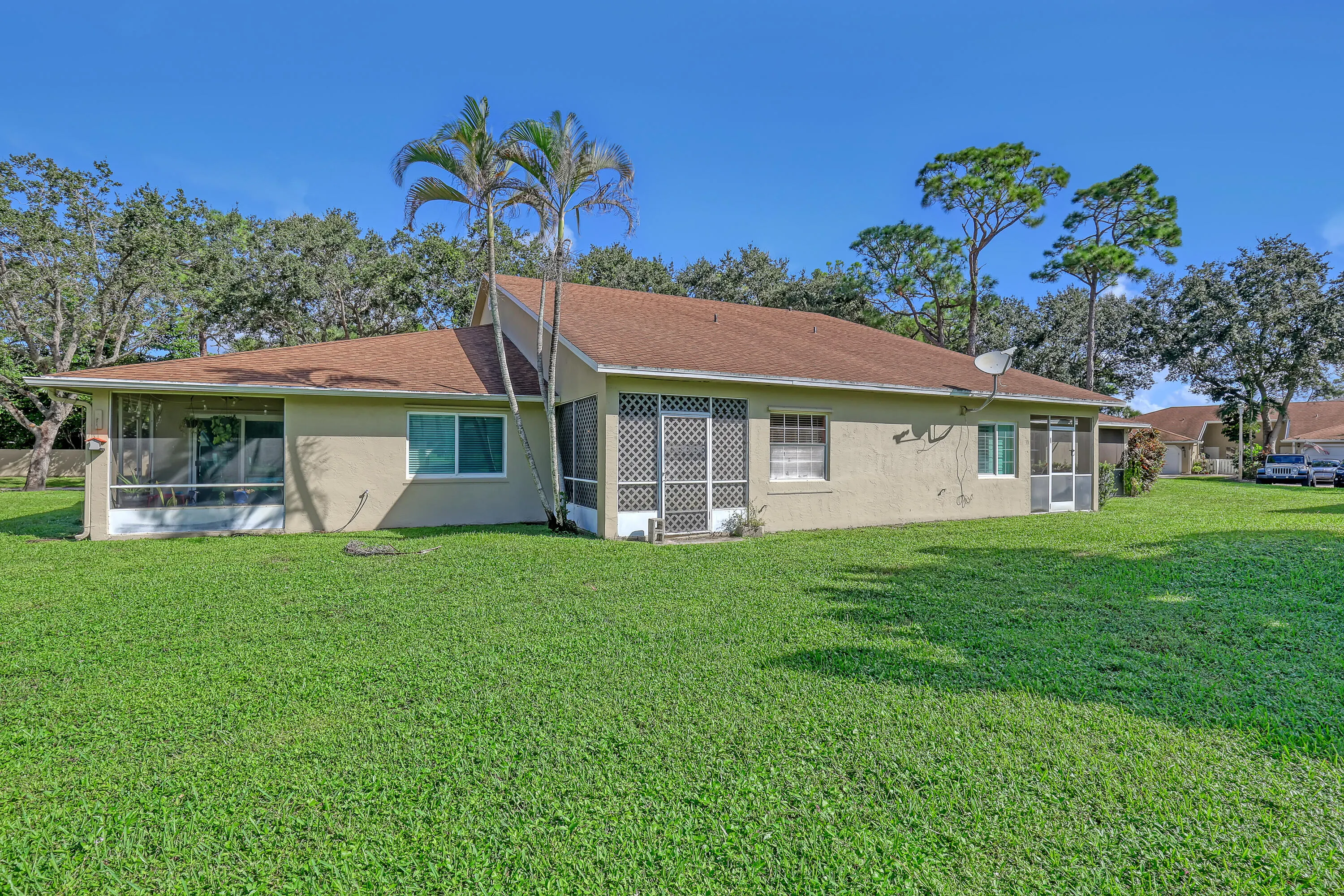 2103 MAPLEWOOD Drive