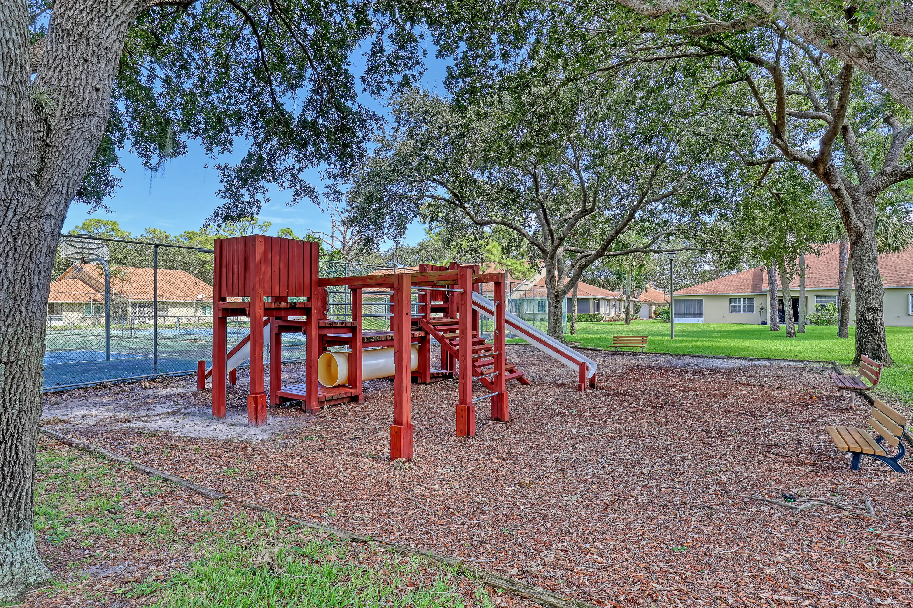 2103 MAPLEWOOD Drive
