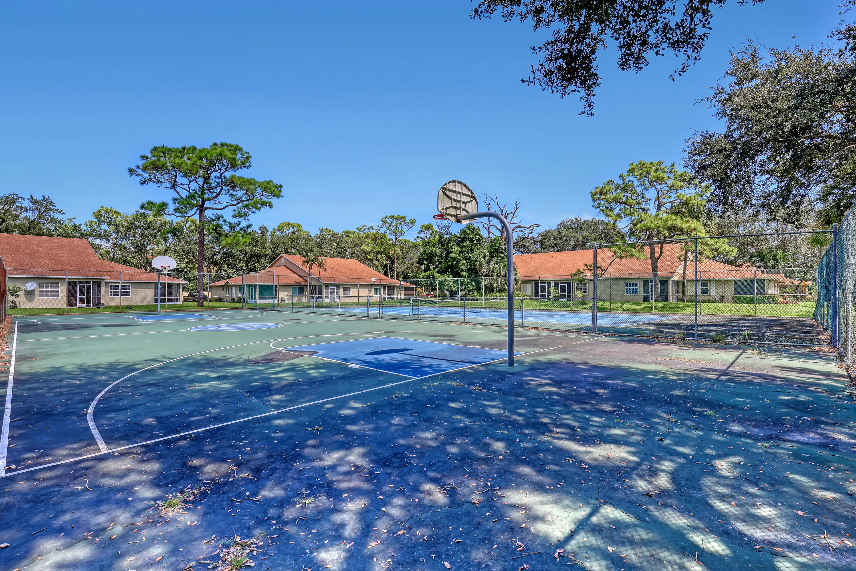 2103 MAPLEWOOD Drive
