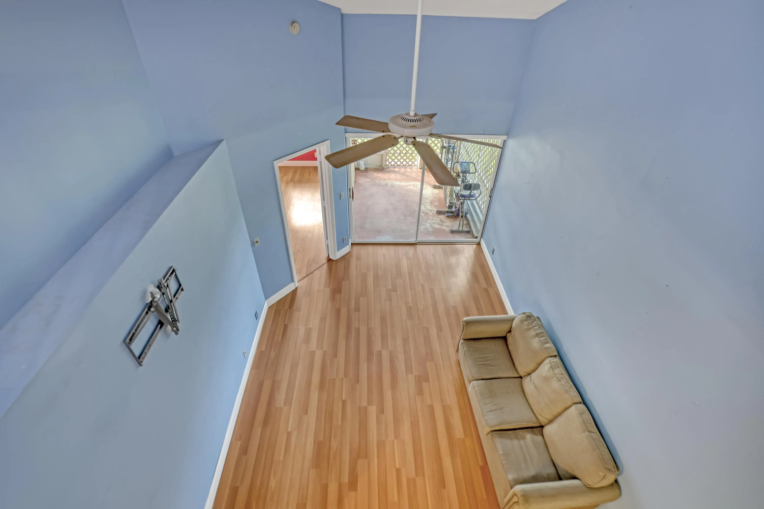 2103 MAPLEWOOD Drive