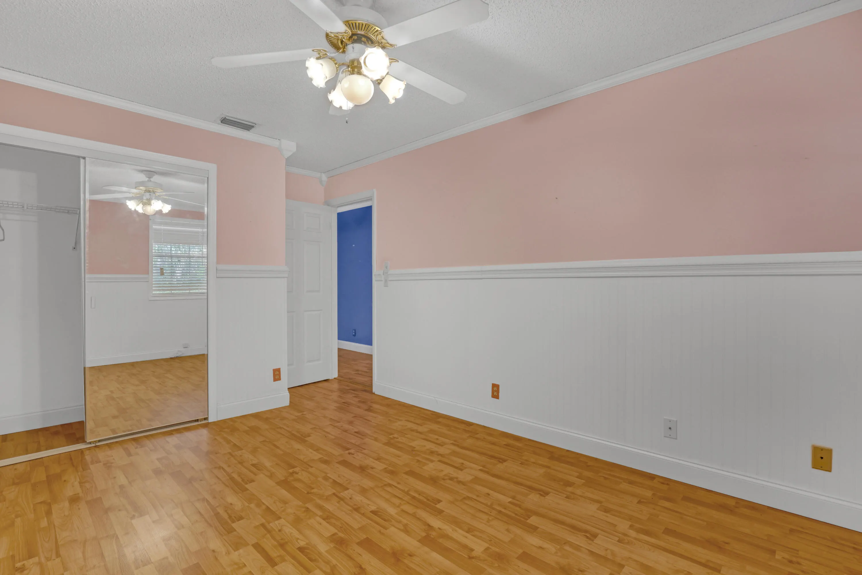 2103 MAPLEWOOD Drive