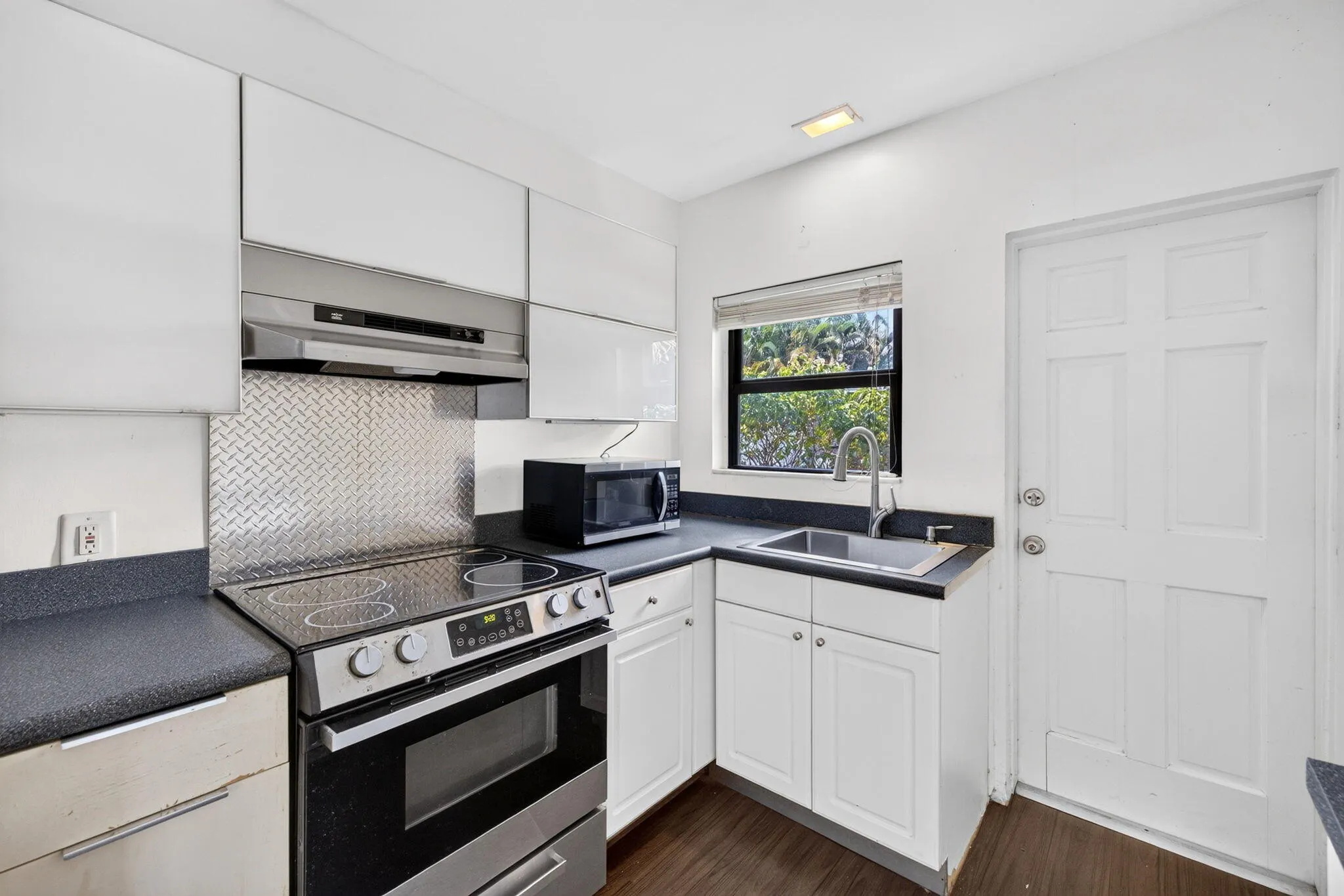1515 NE 16TH Street