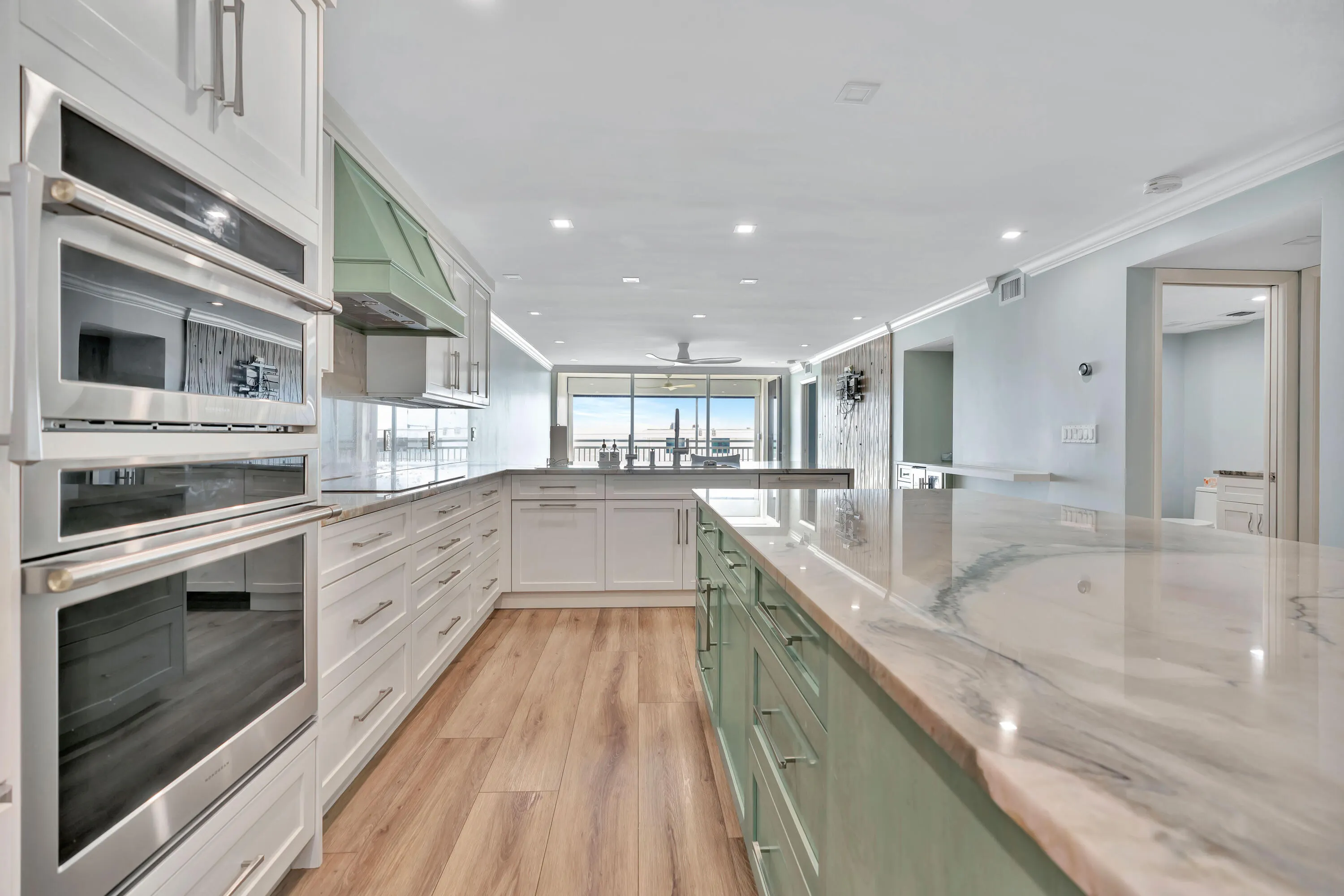 911 Ocean Drive #704