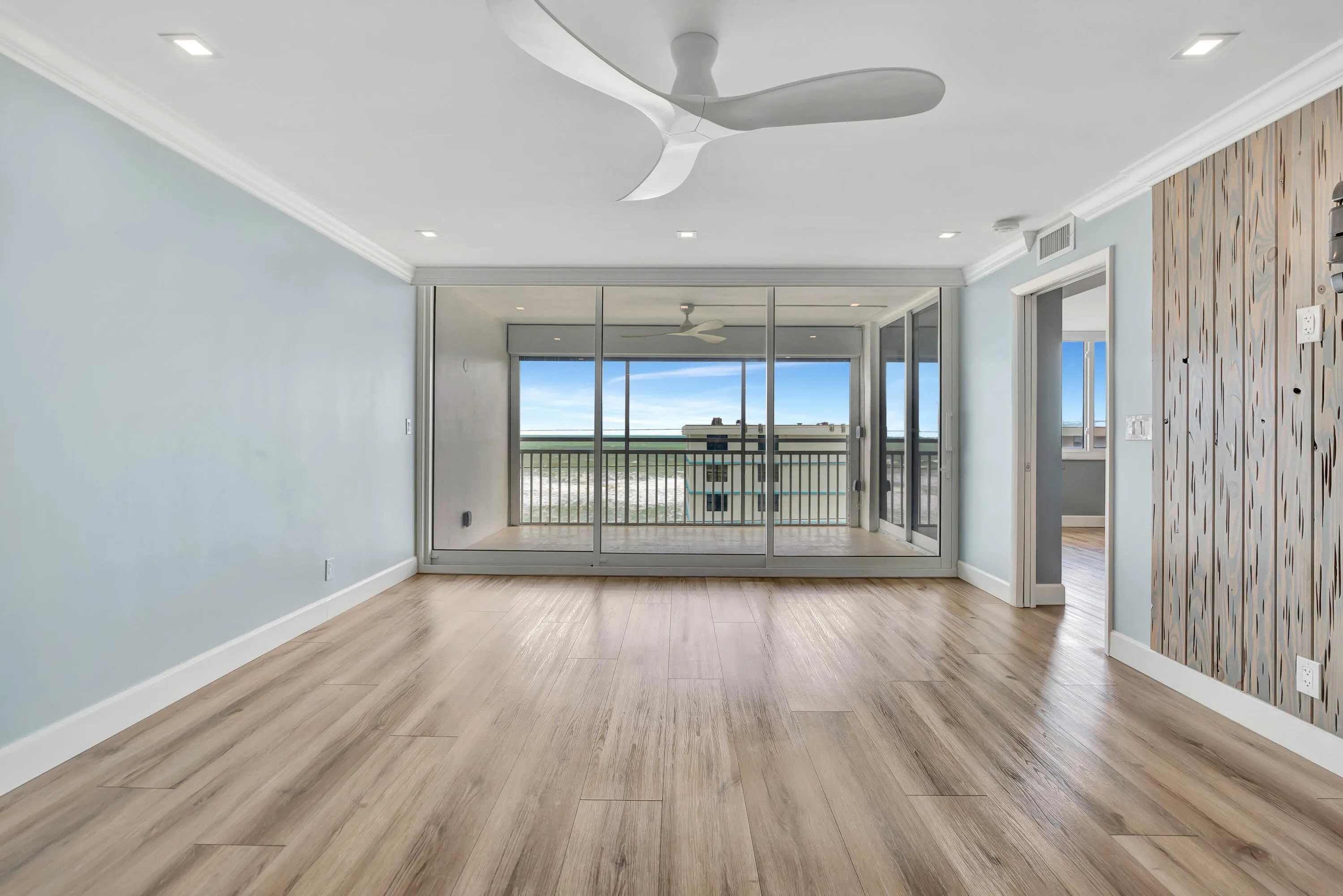 911 Ocean Drive #704