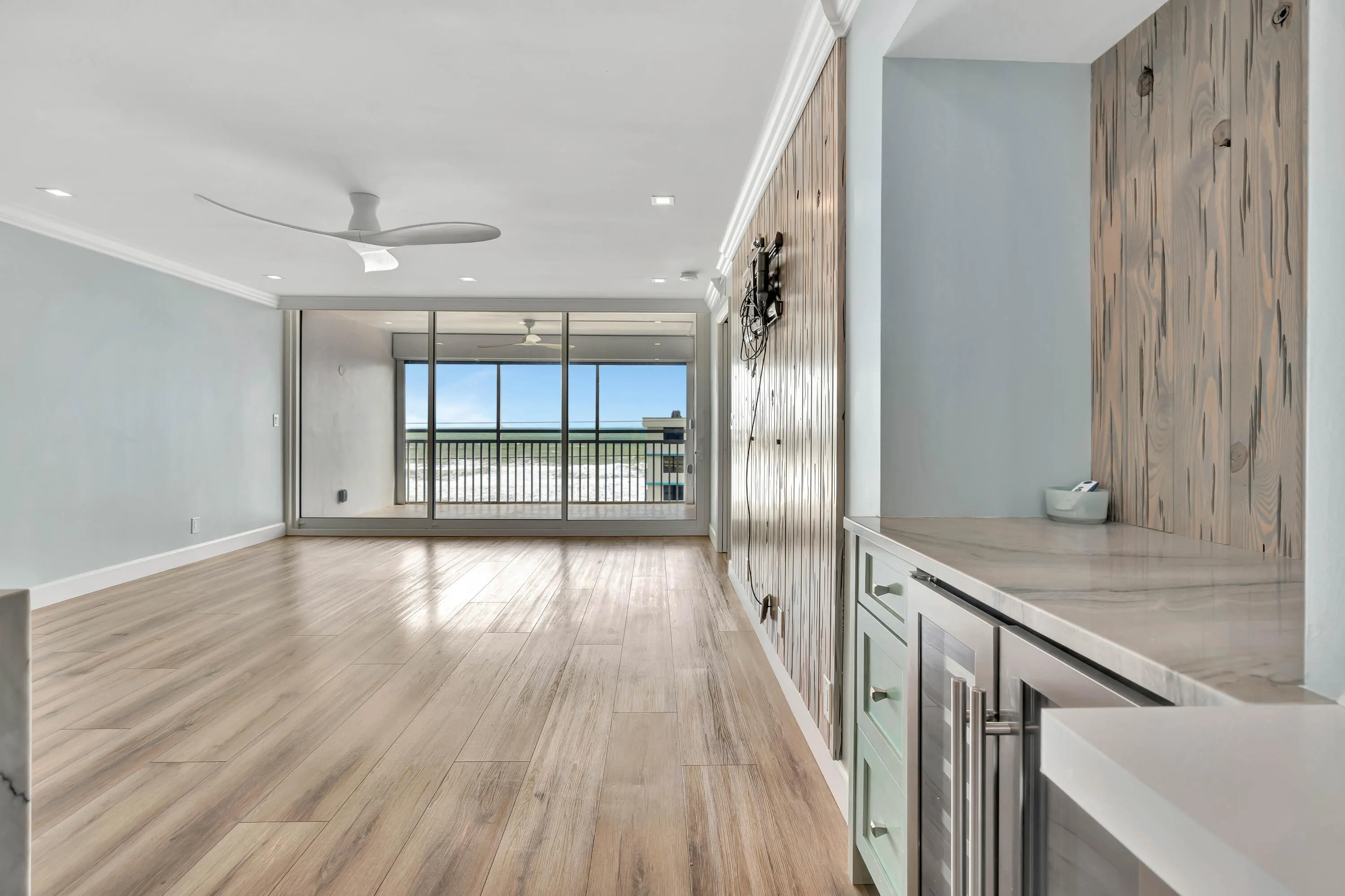 911 Ocean Drive #704