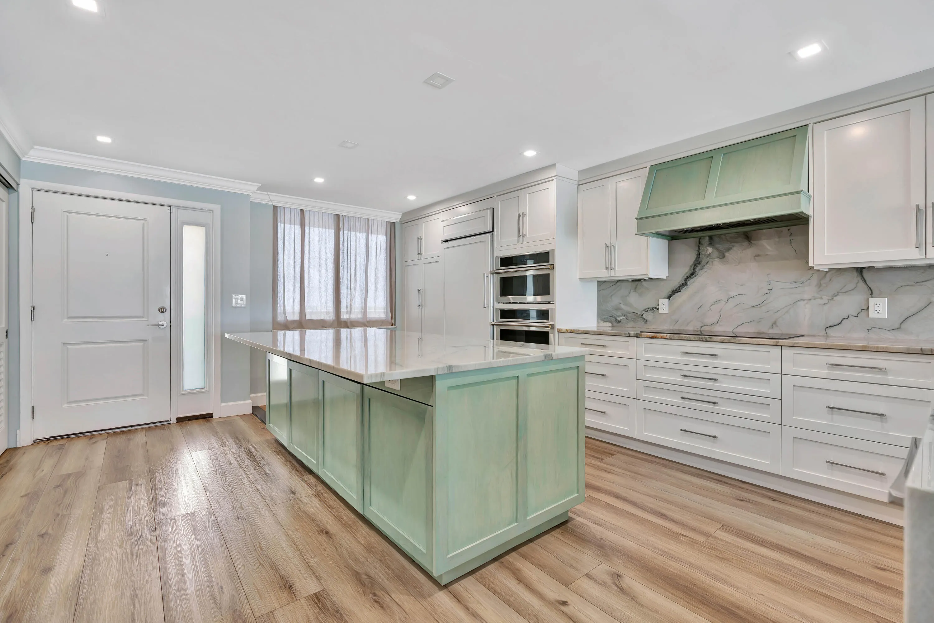 911 Ocean Drive #704