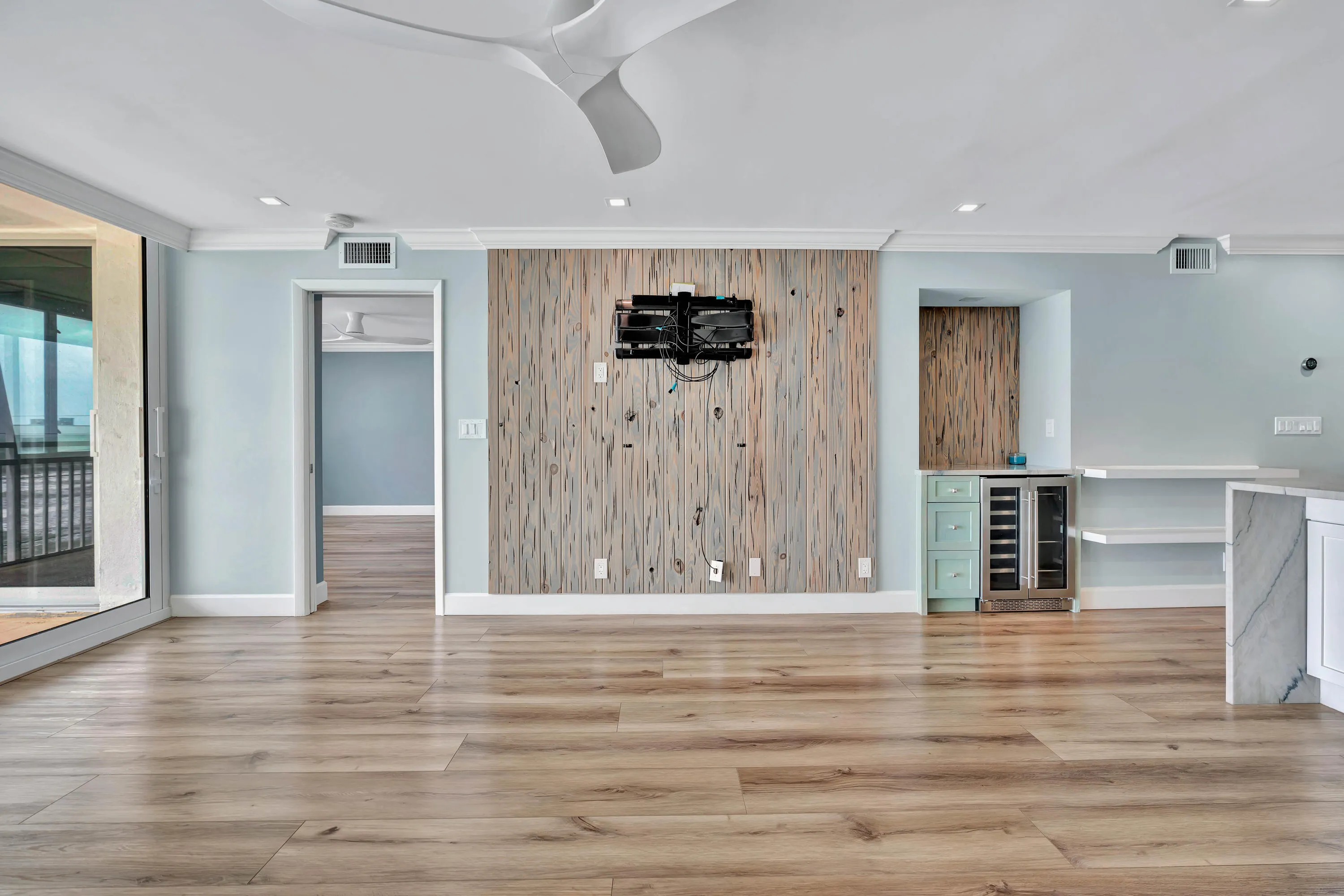 911 Ocean Drive #704