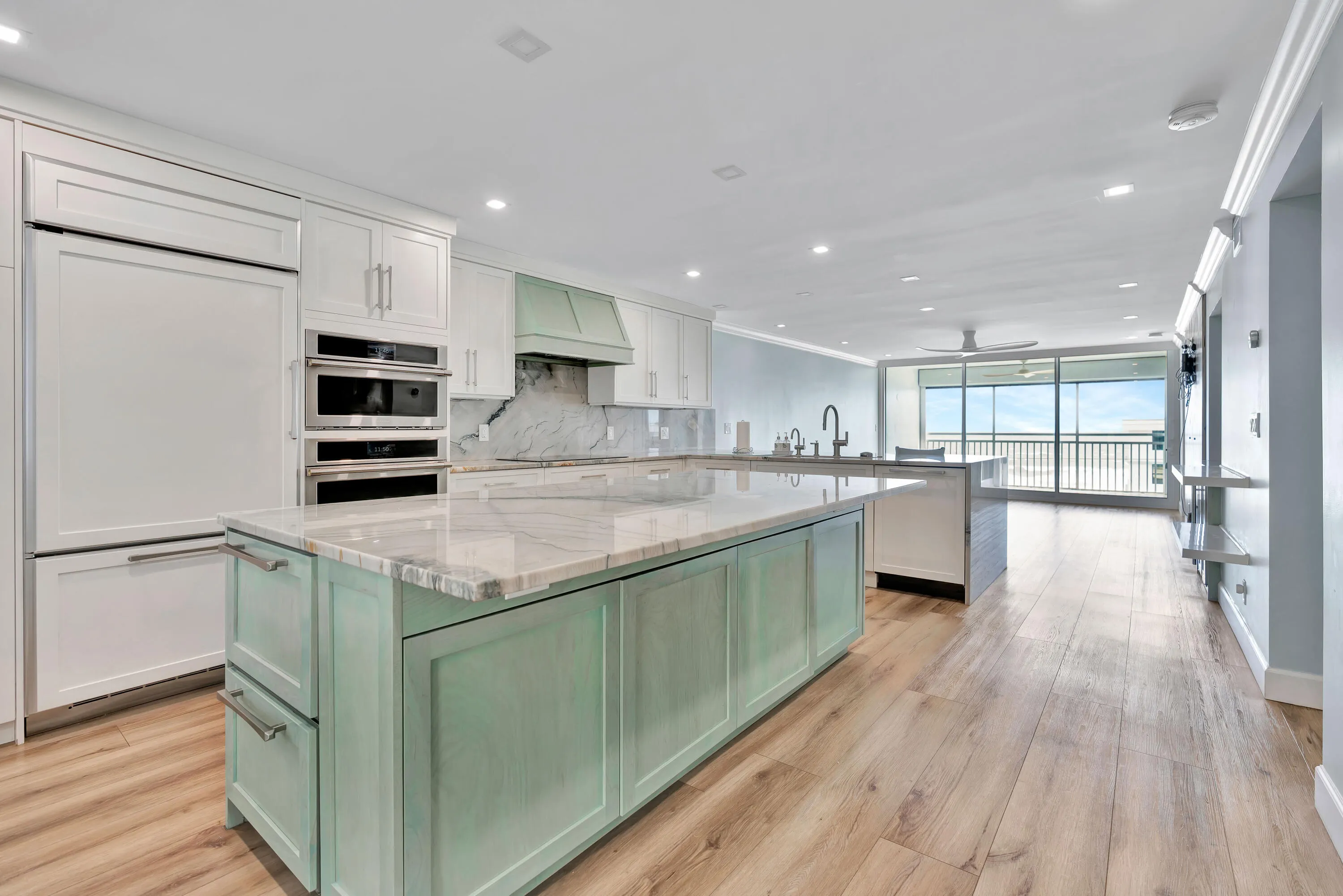 911 Ocean Drive #704