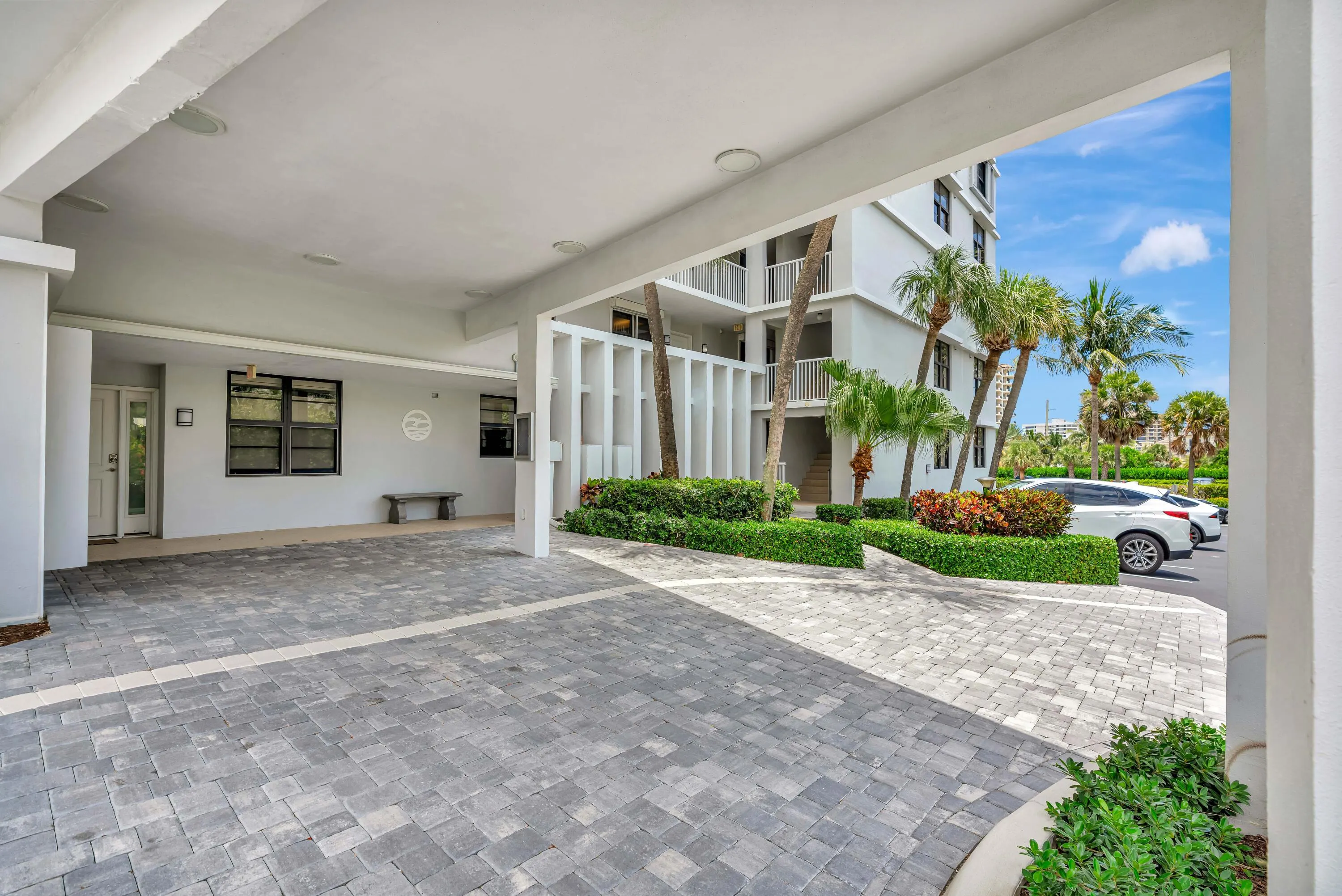 911 Ocean Drive #704
