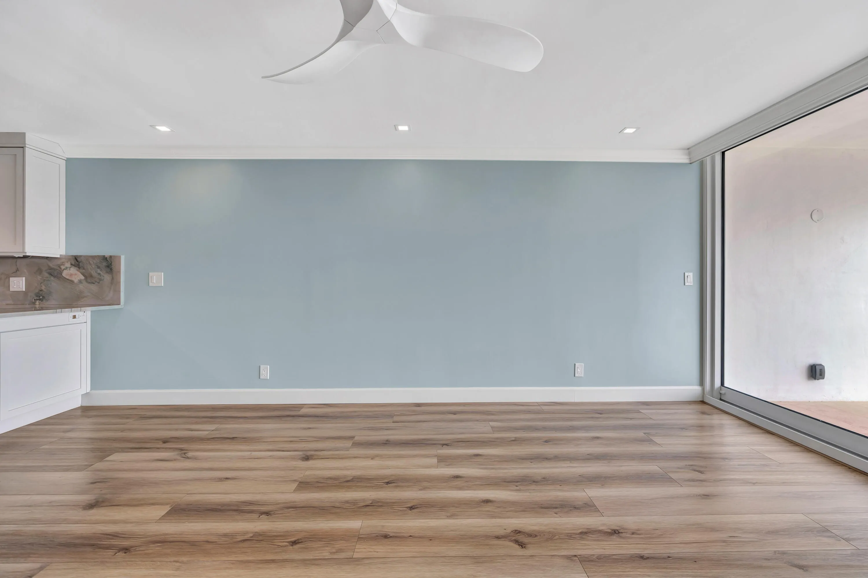 911 Ocean Drive #704