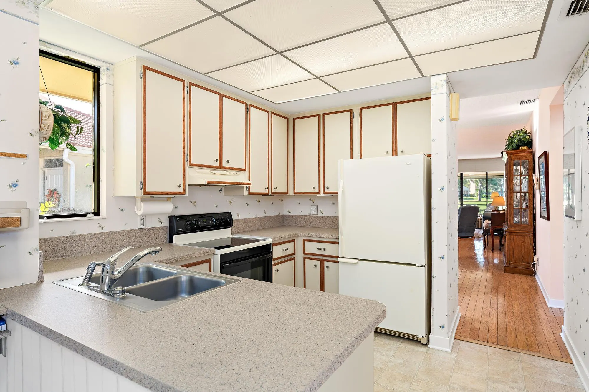 275 OLD MEADOW Way