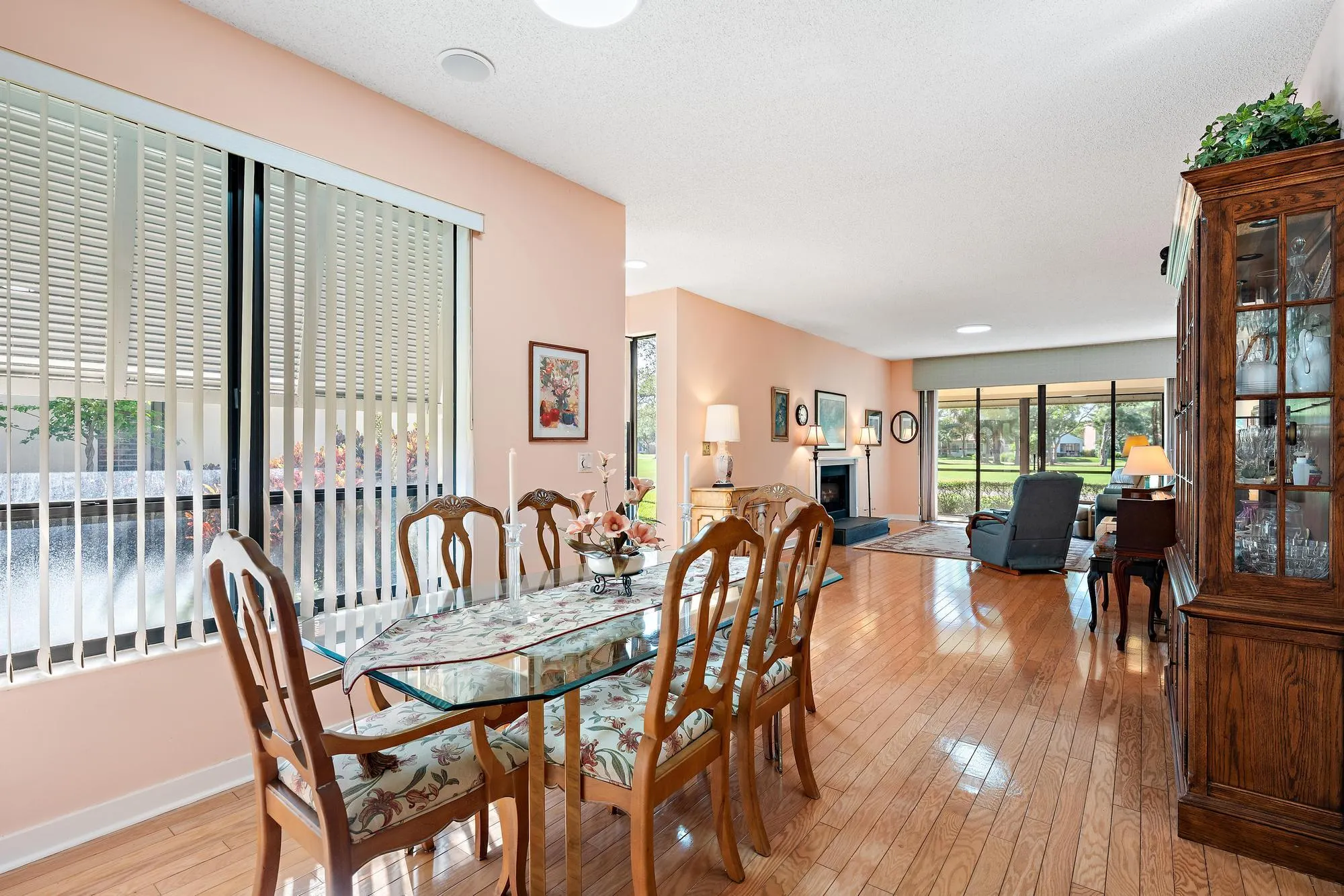 275 OLD MEADOW Way