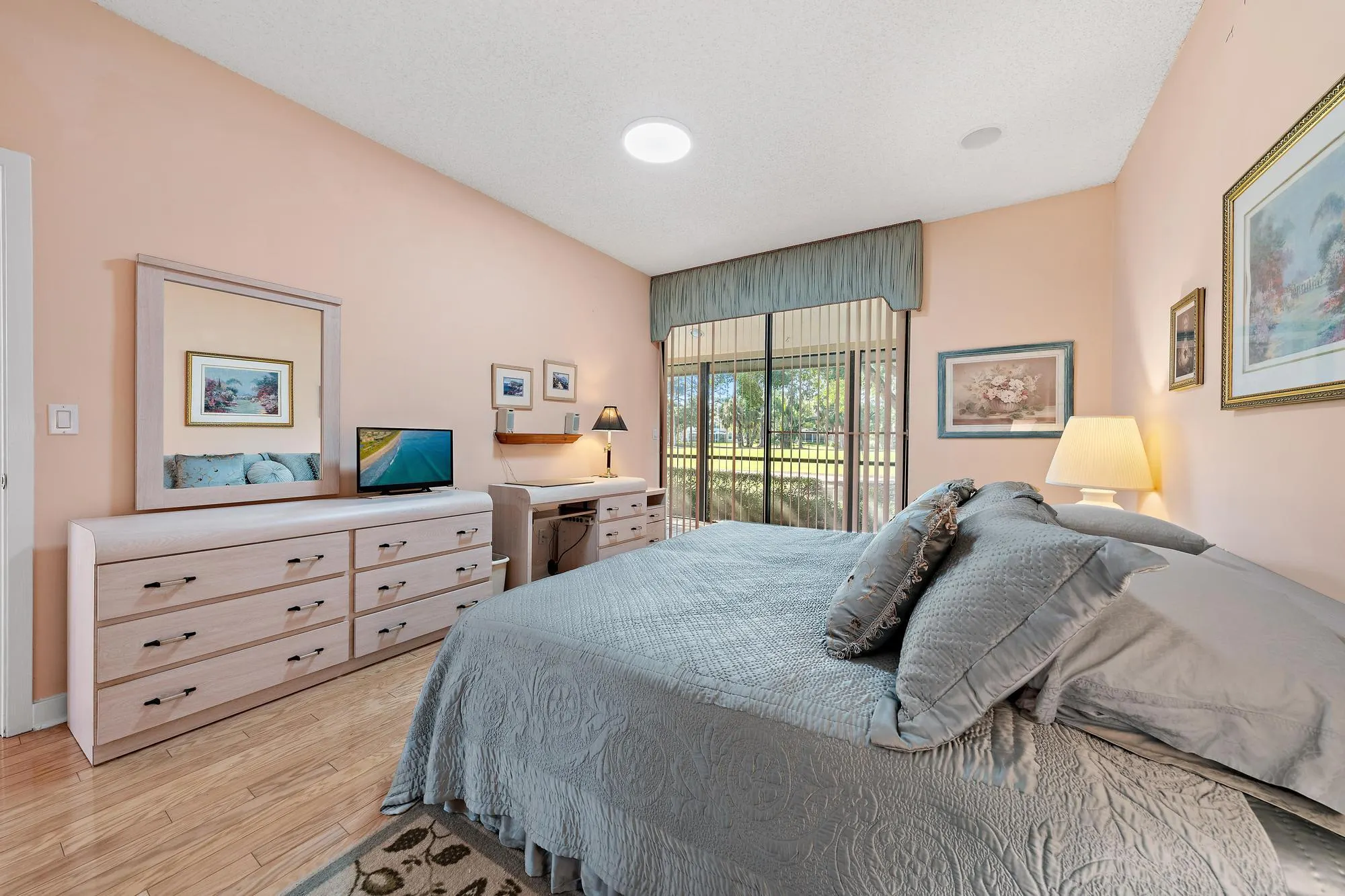 275 OLD MEADOW Way