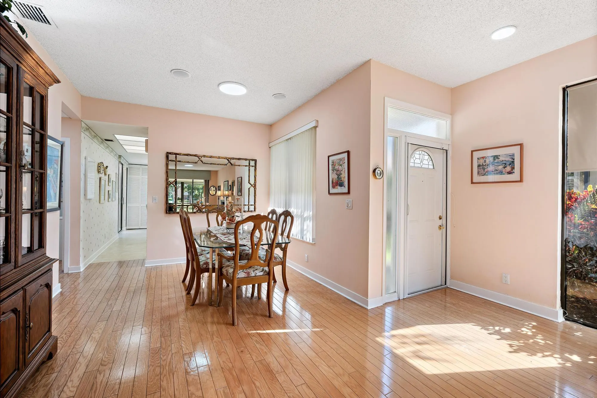 275 OLD MEADOW Way