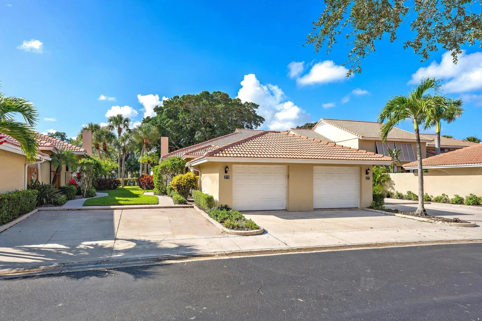 275 OLD MEADOW Way
