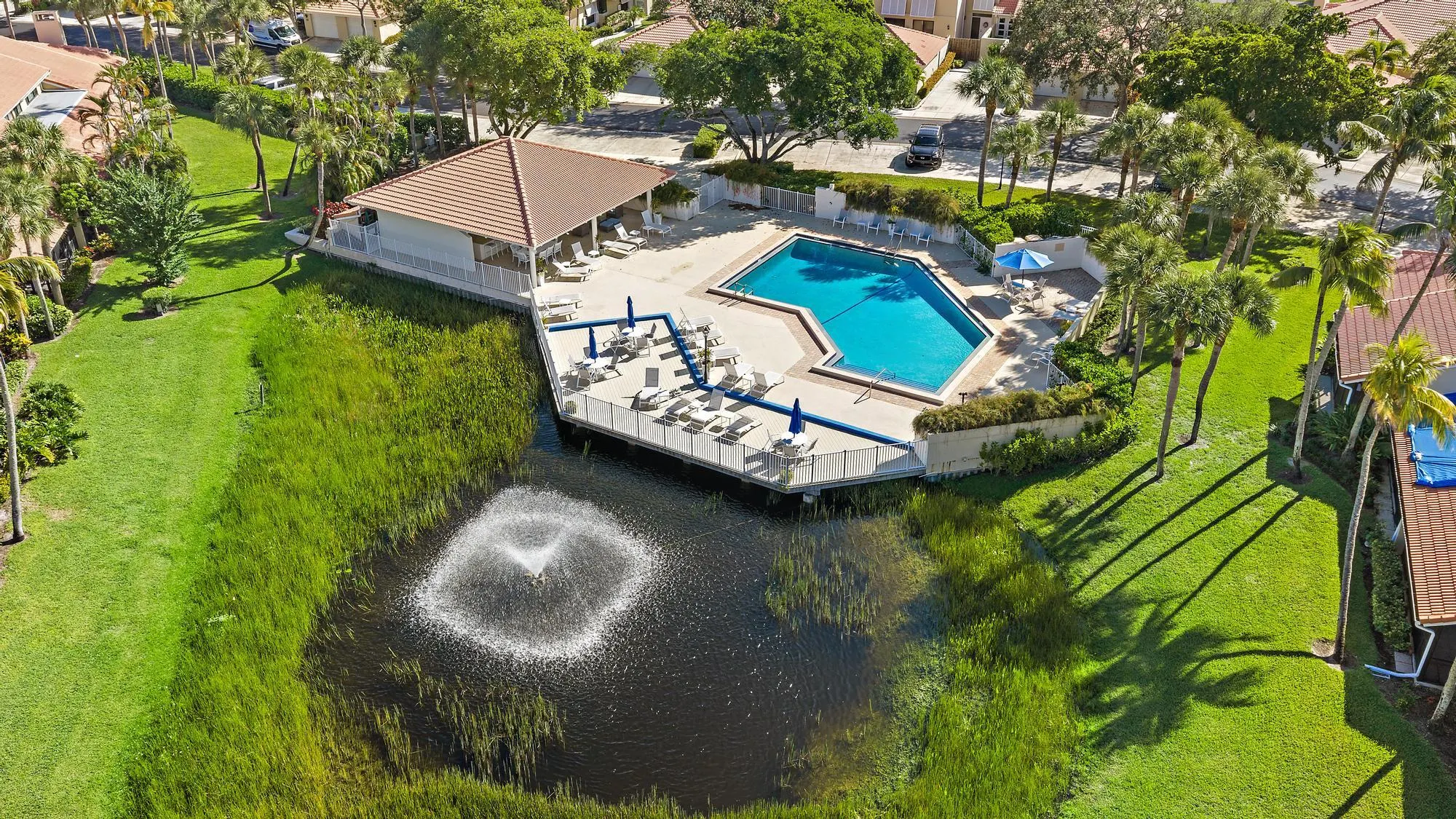275 OLD MEADOW Way