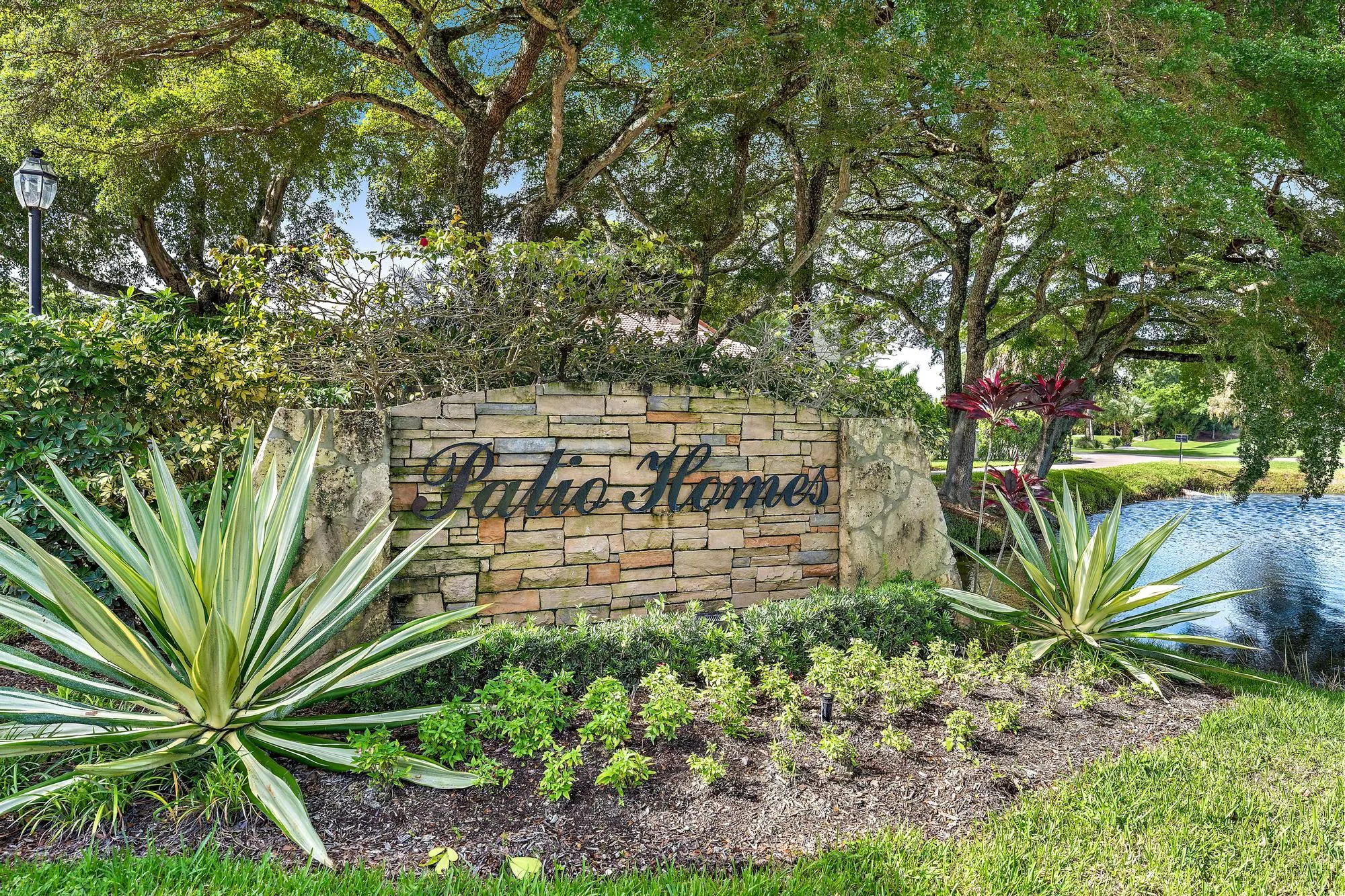 275 OLD MEADOW Way