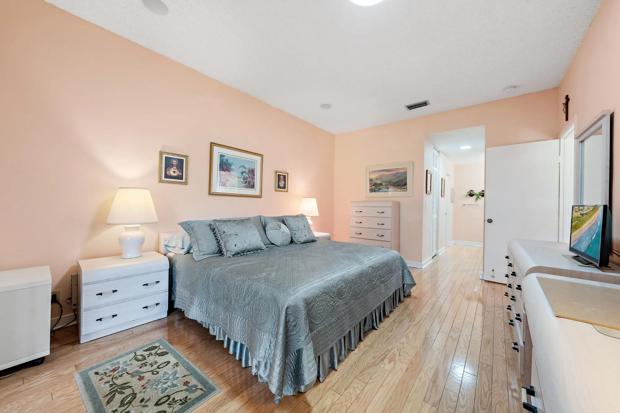 275 OLD MEADOW Way