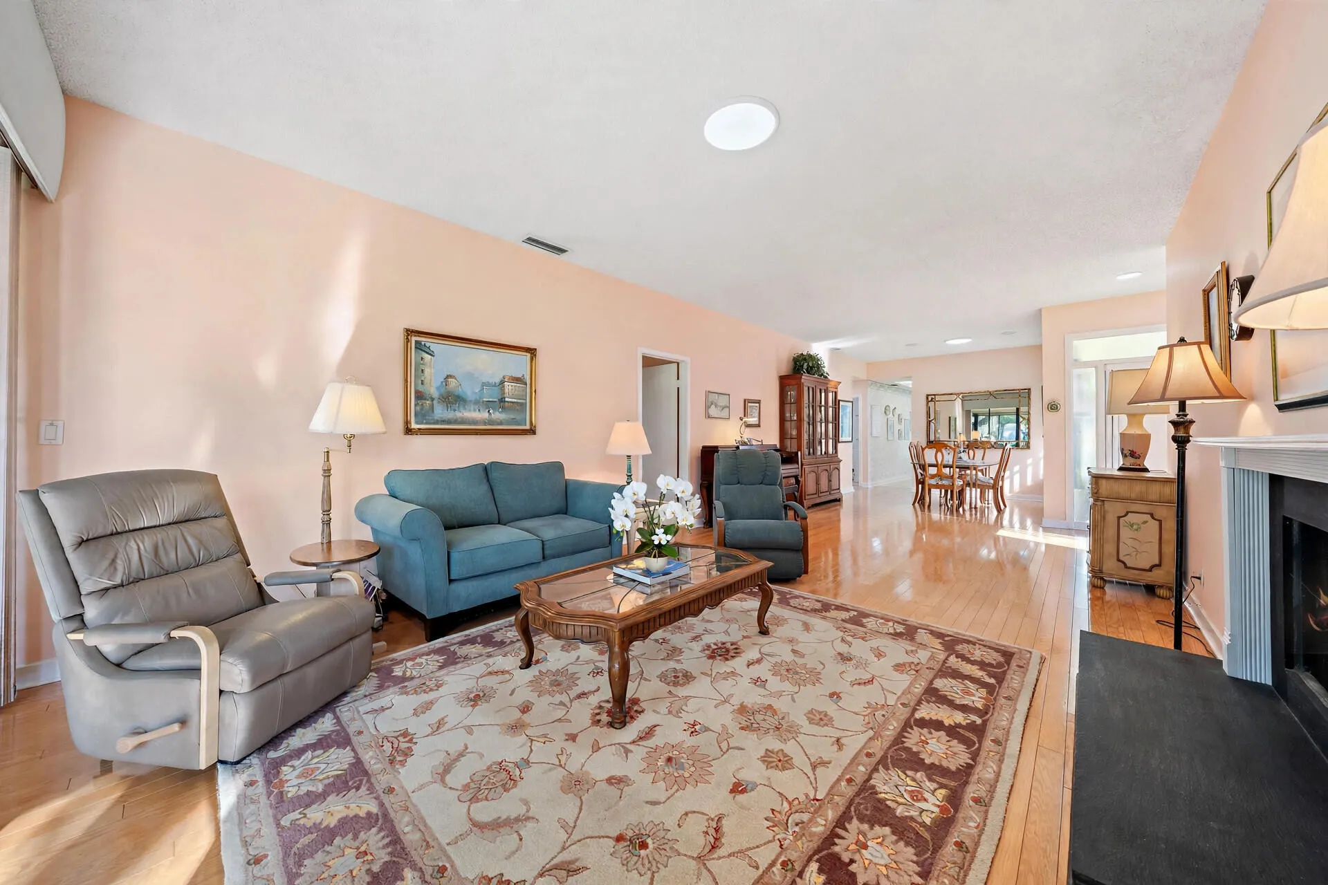 275 OLD MEADOW Way