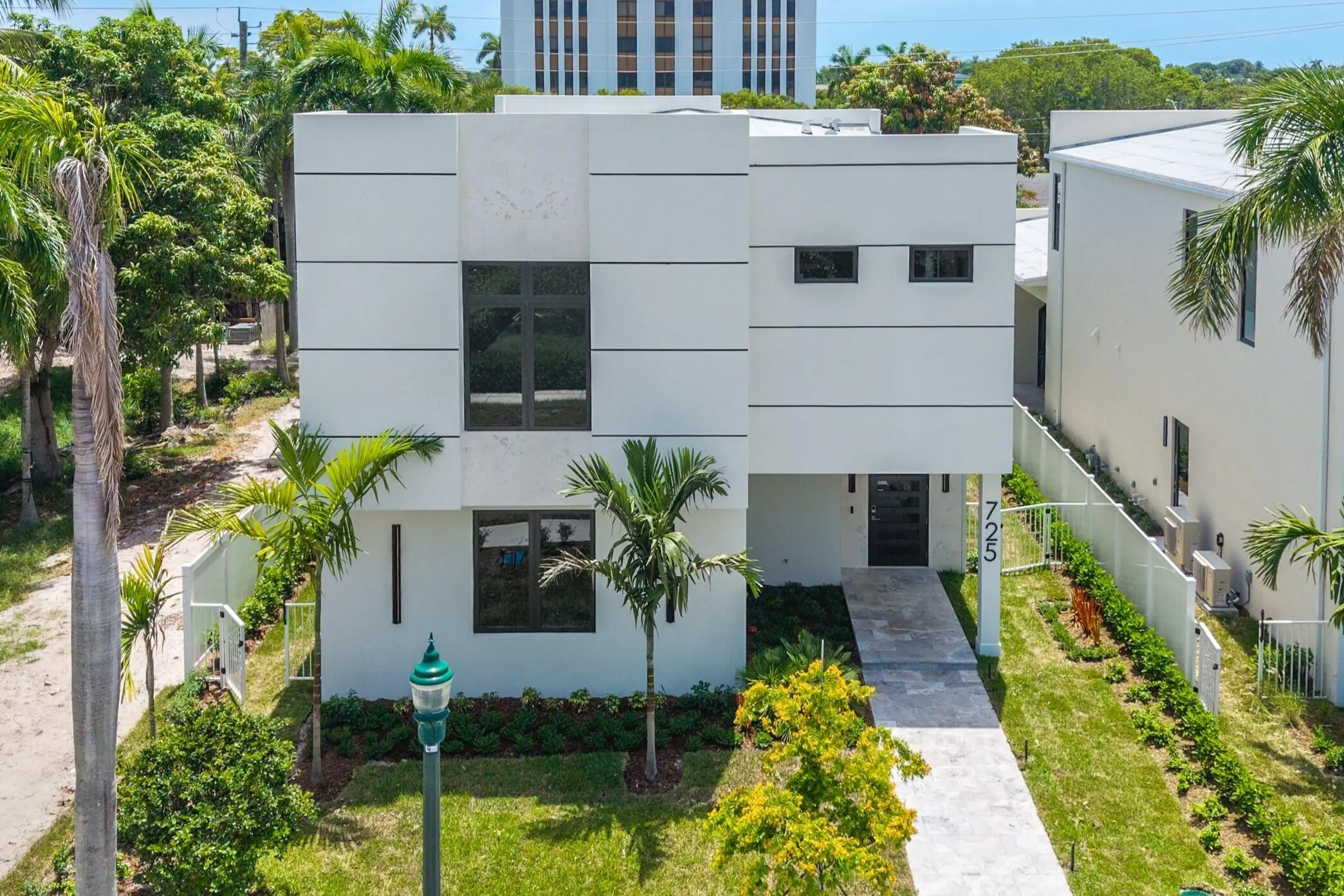 725 SE 4th Avenue
