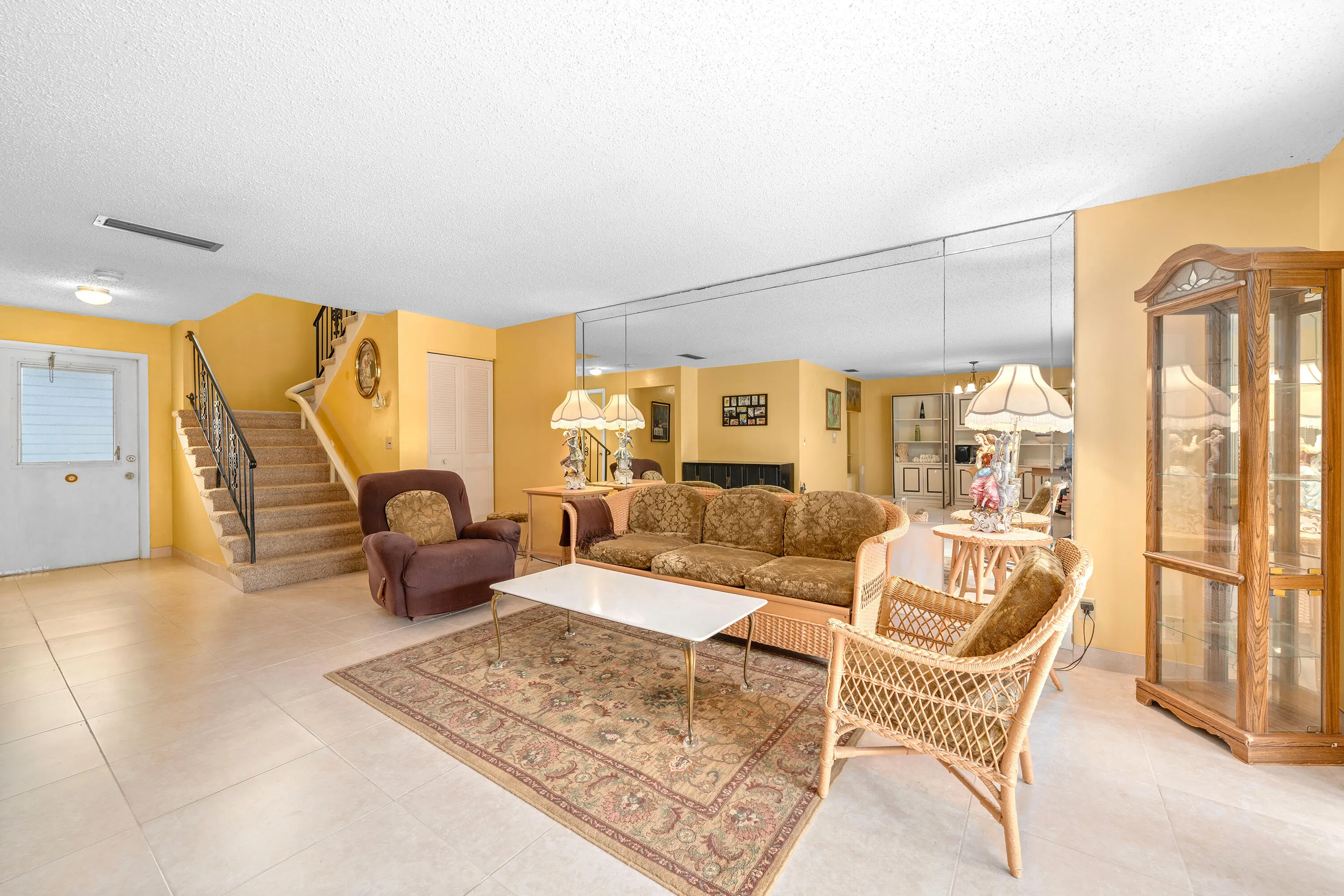 831 SALEM Lane #A