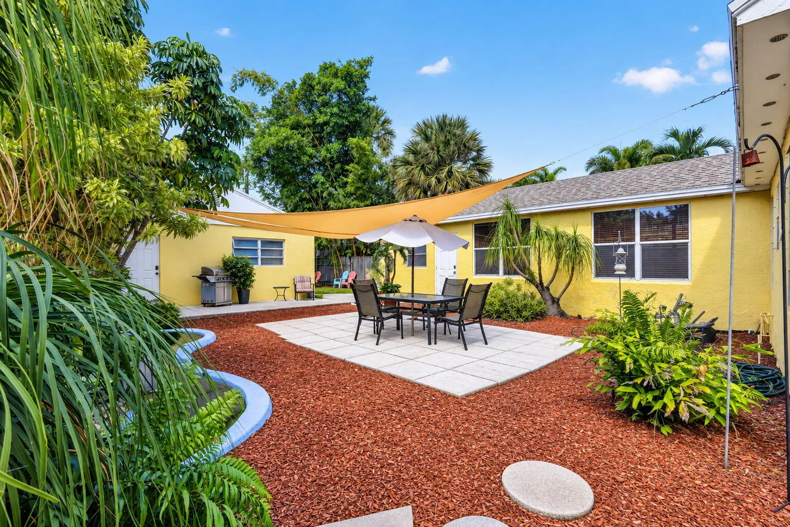 209 S Palmway