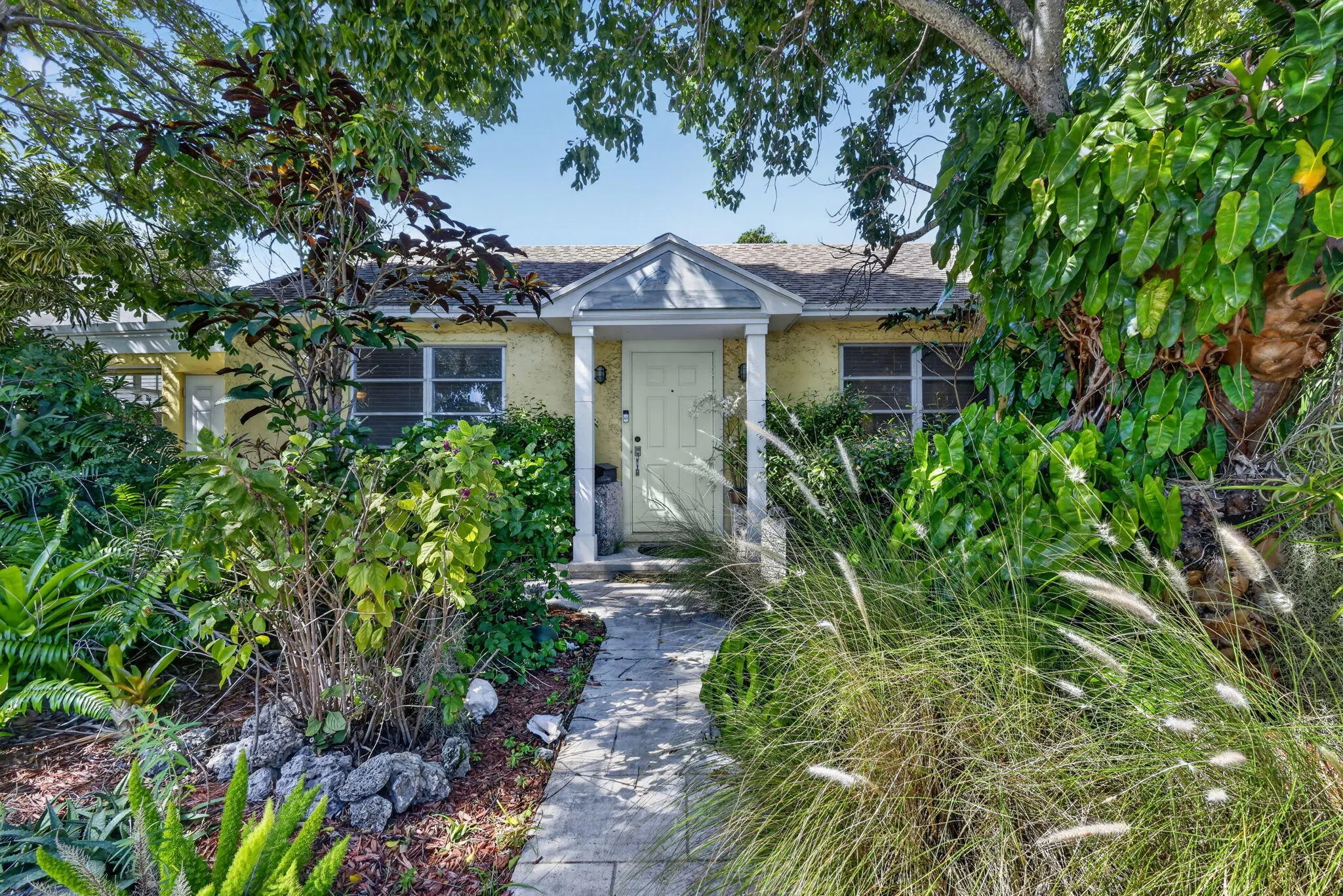 209 S Palmway