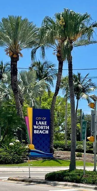 209 S Palmway