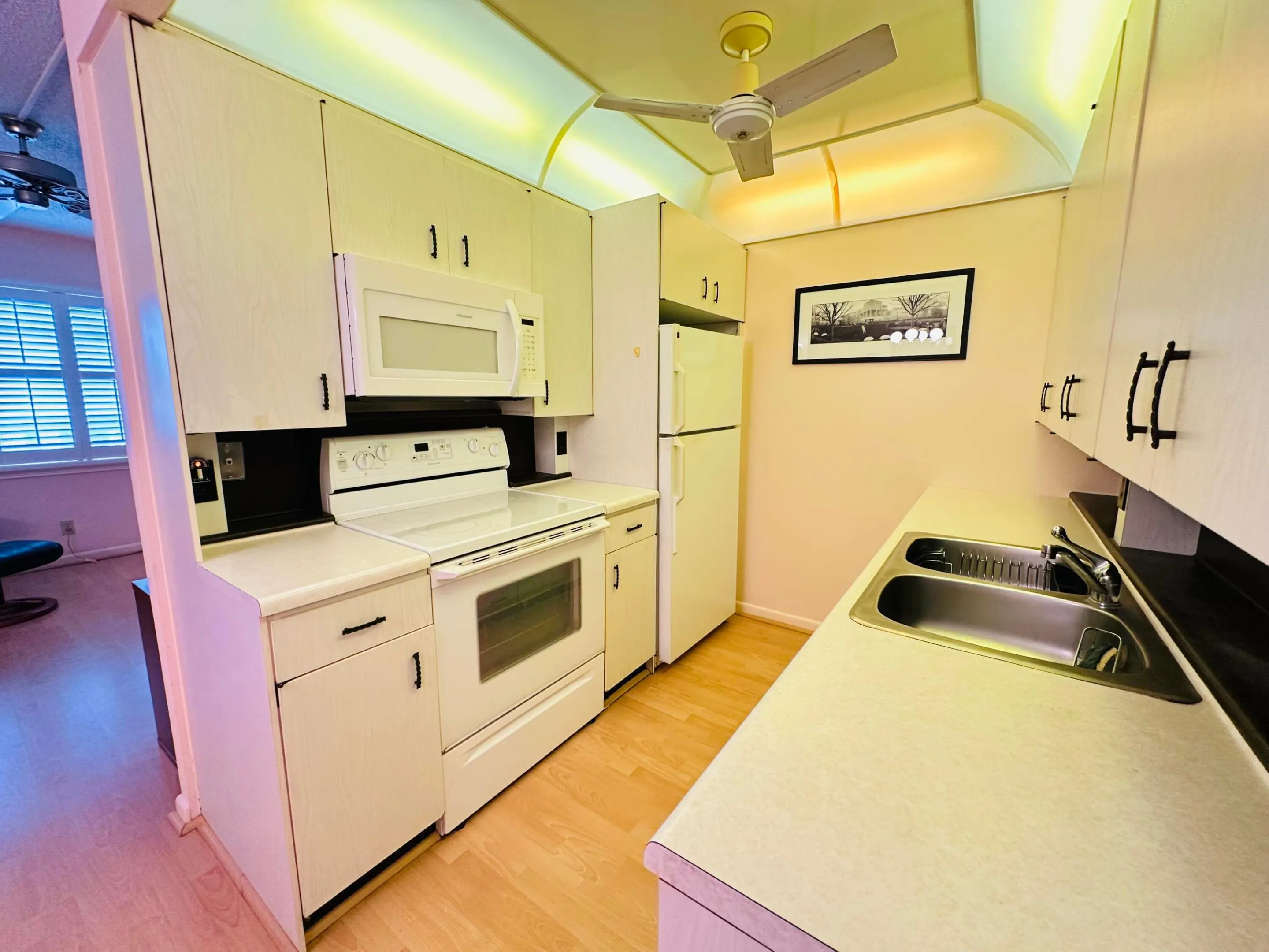 4011 NEWPORT G