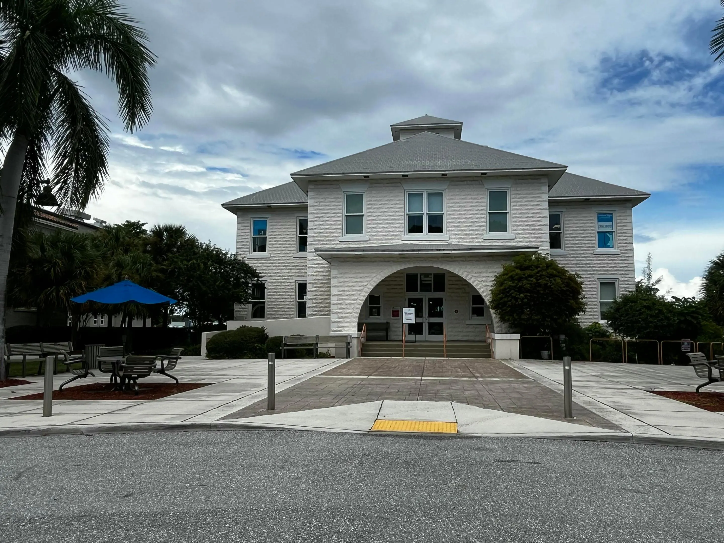 118 W OCEAN Avenue