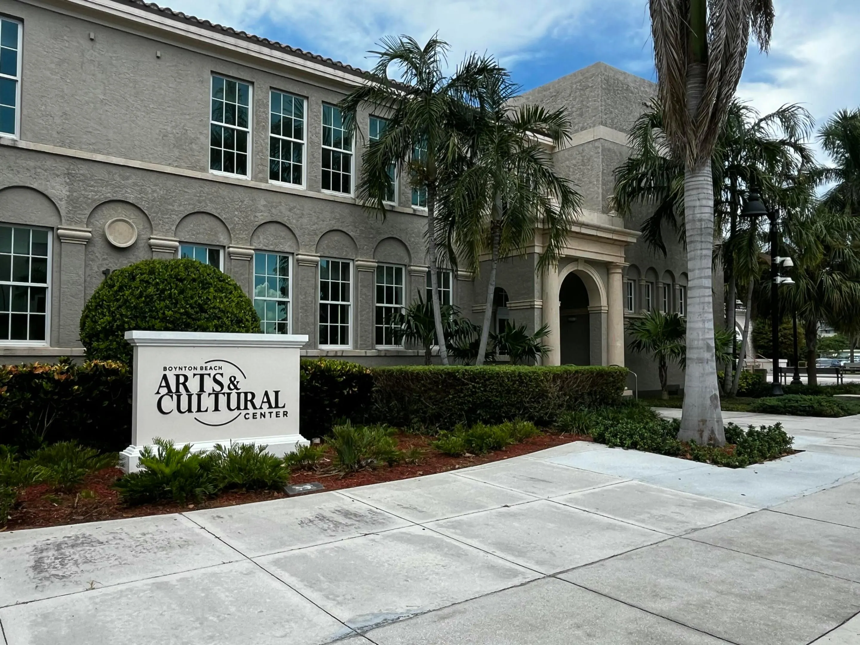 118 W OCEAN Avenue