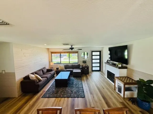 401 CIRCLE E