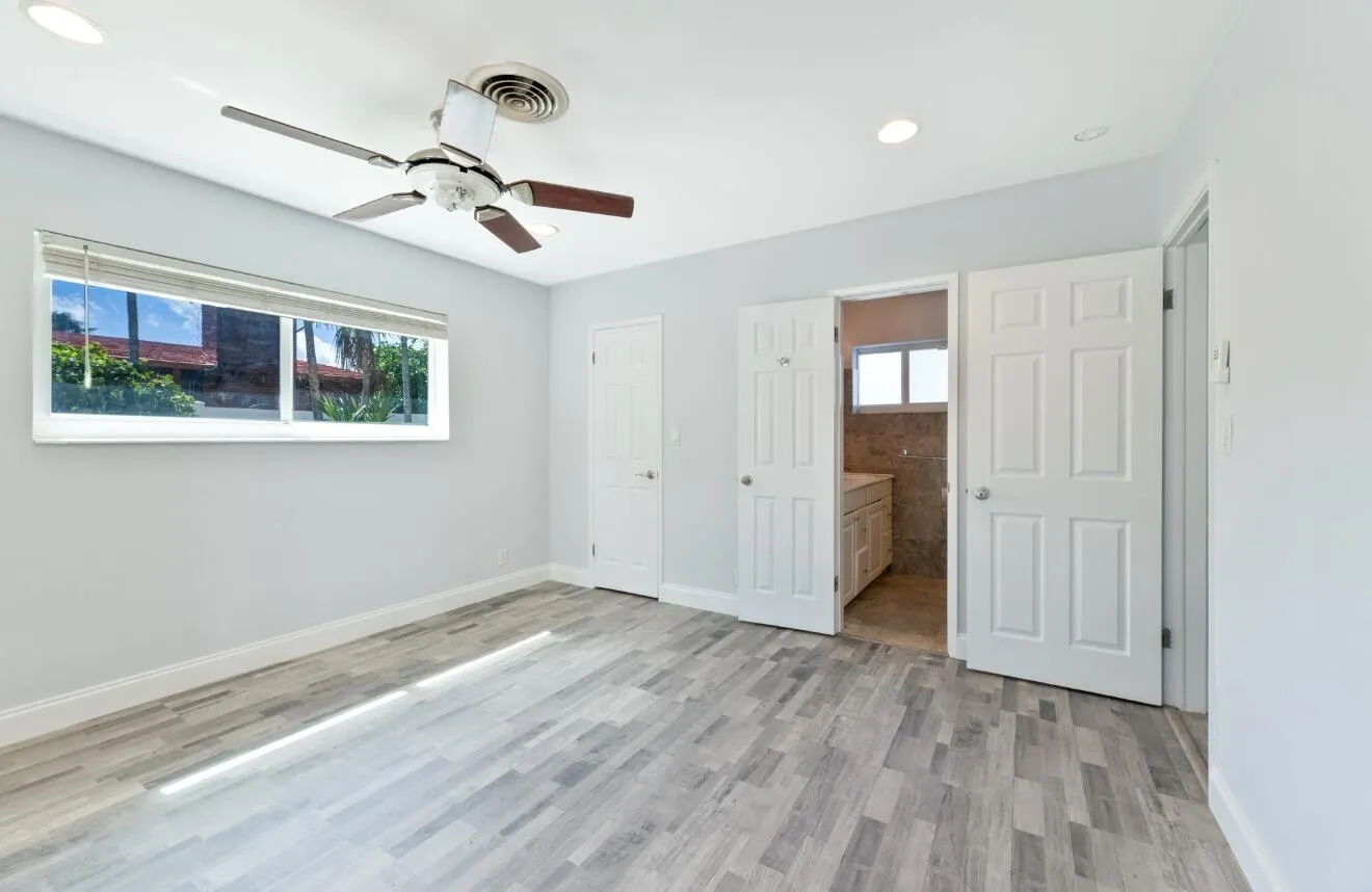 2160 NE 55TH Court