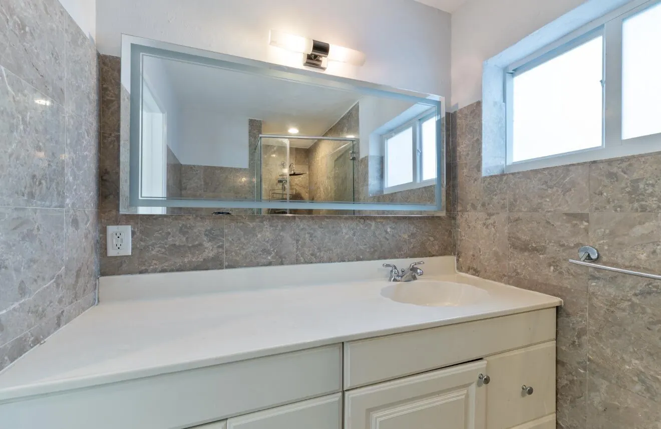 2160 NE 55TH Court