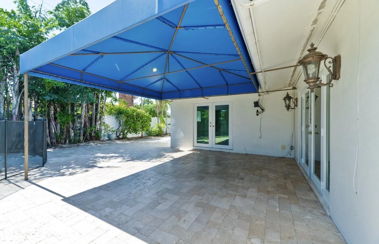 2160 NE 55TH Court