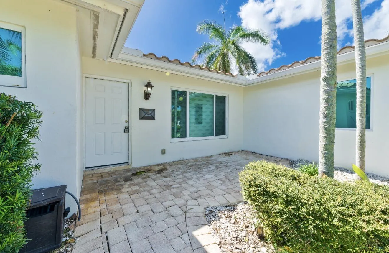 2160 NE 55TH Court