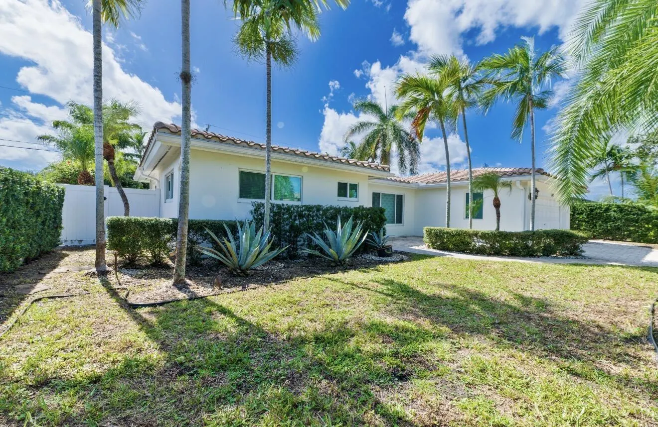 2160 NE 55TH Court