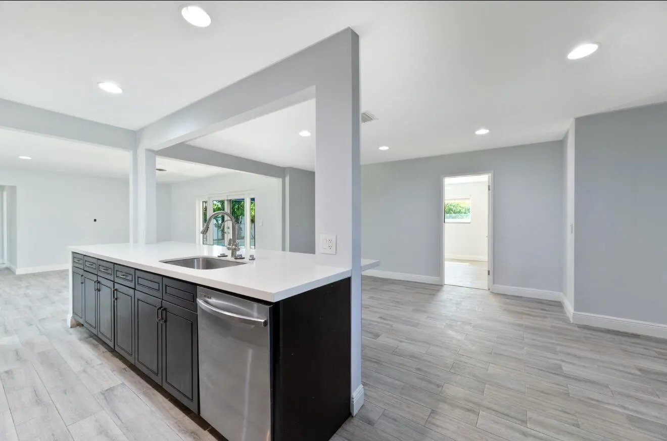 2160 NE 55TH Court