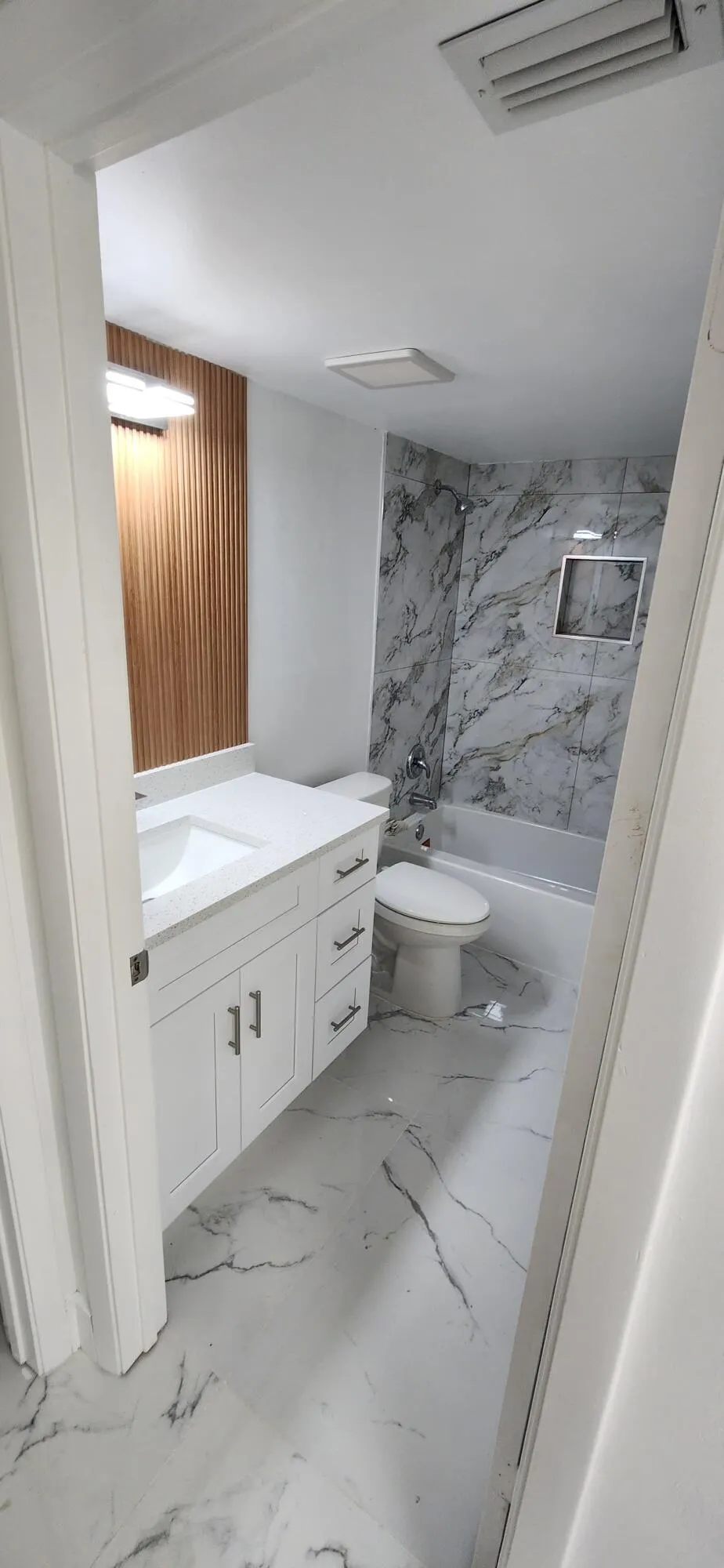 21938 REMSEN Terrace #101