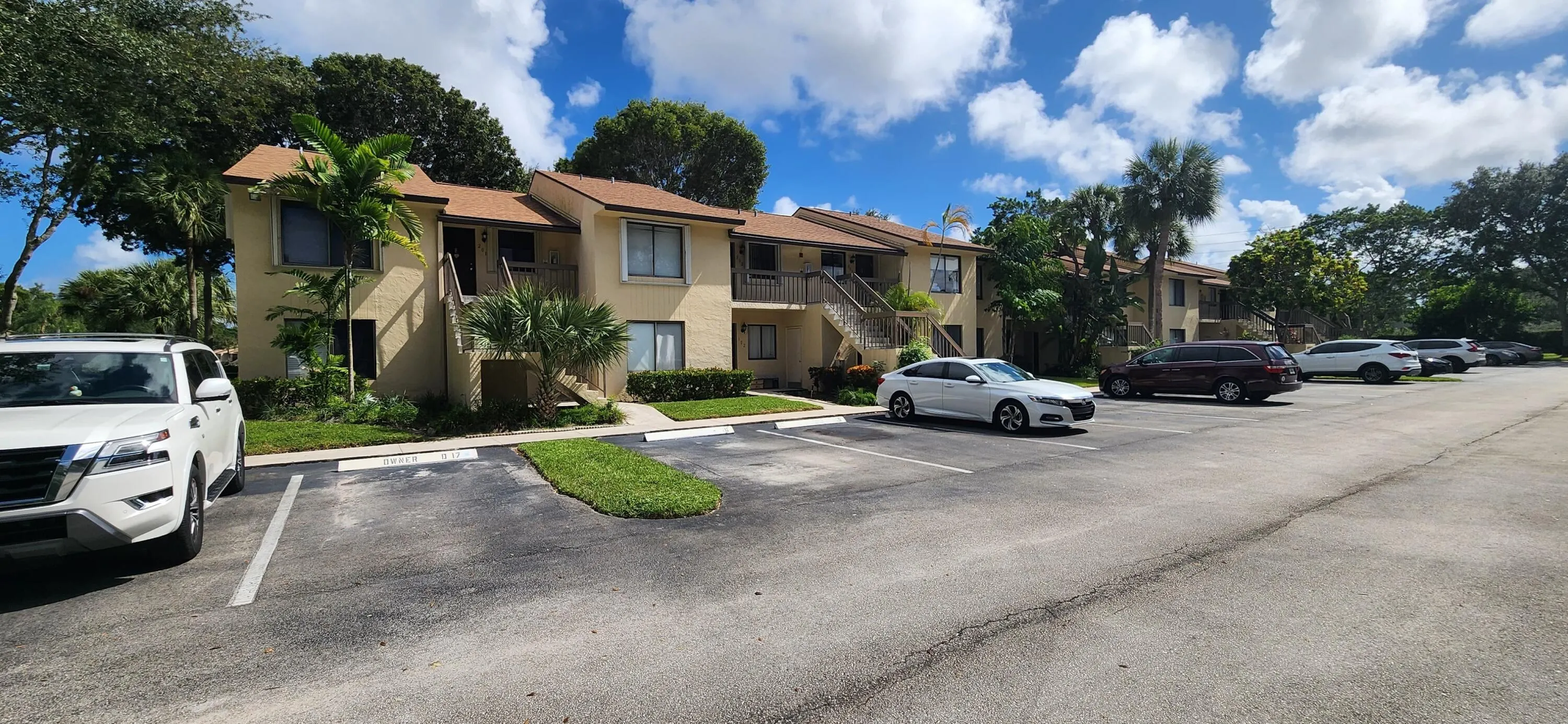 21938 REMSEN Terrace #101