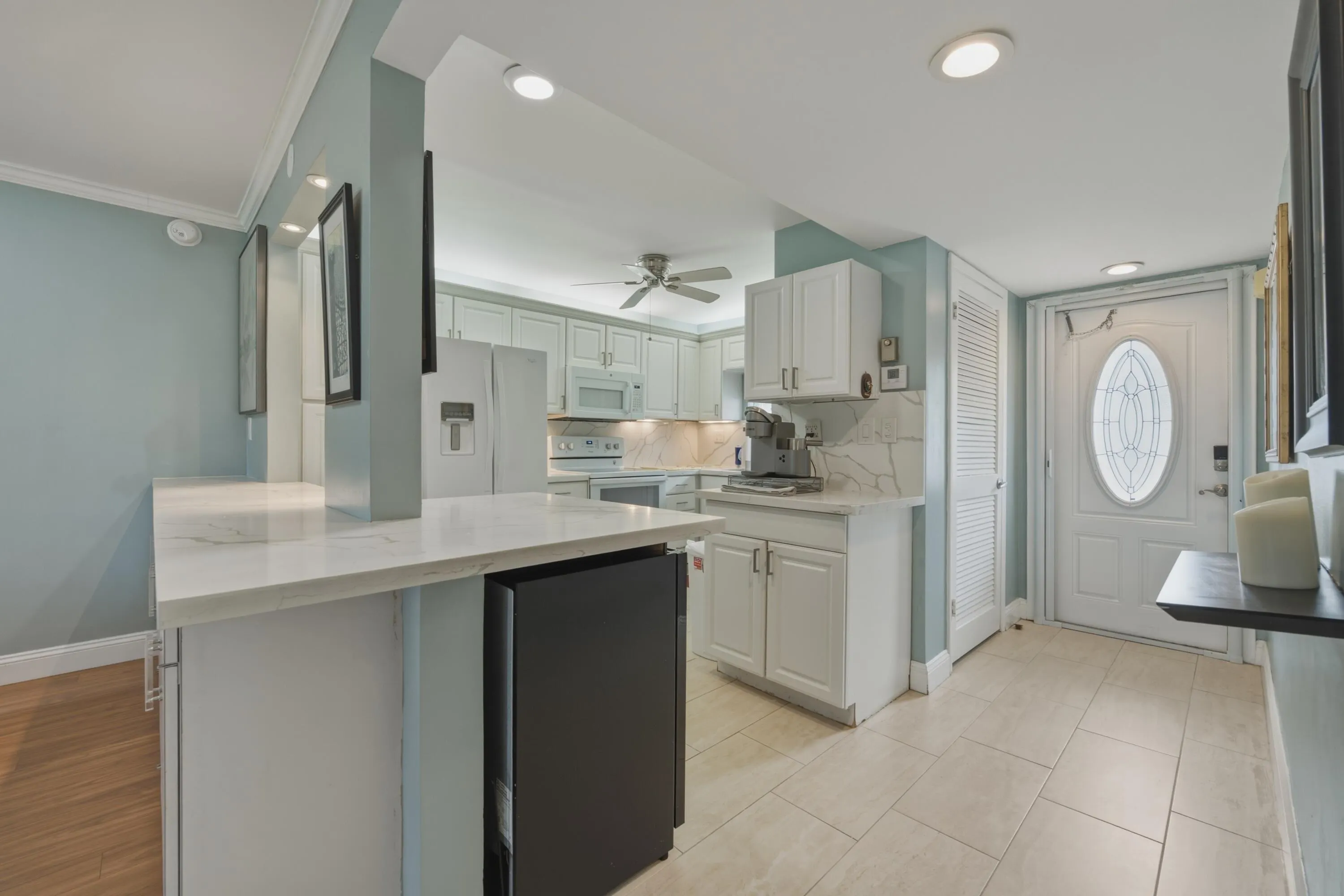 9411 N HOLLYBROOK LAKE Drive #108