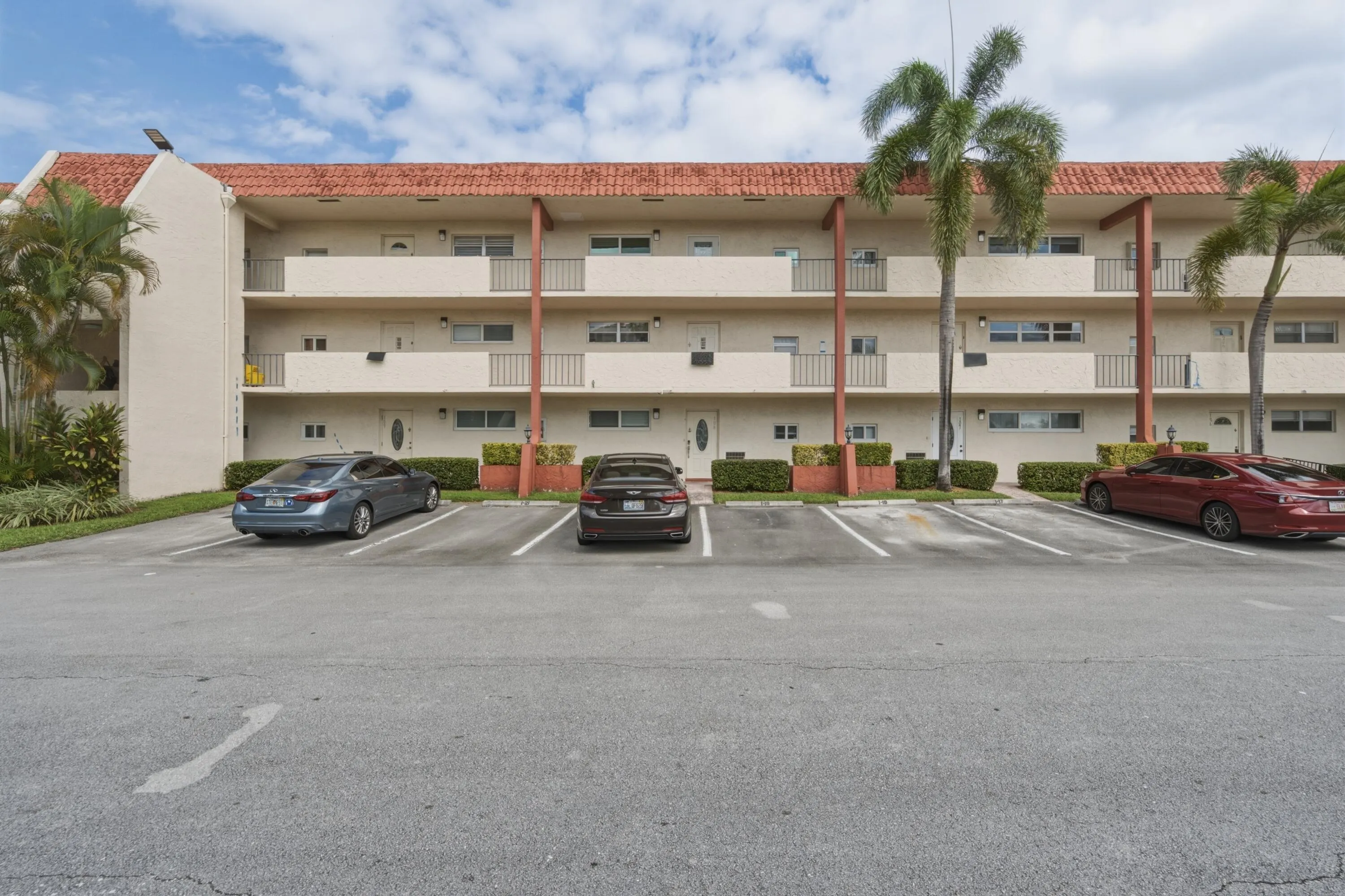 9411 N HOLLYBROOK LAKE Drive #108